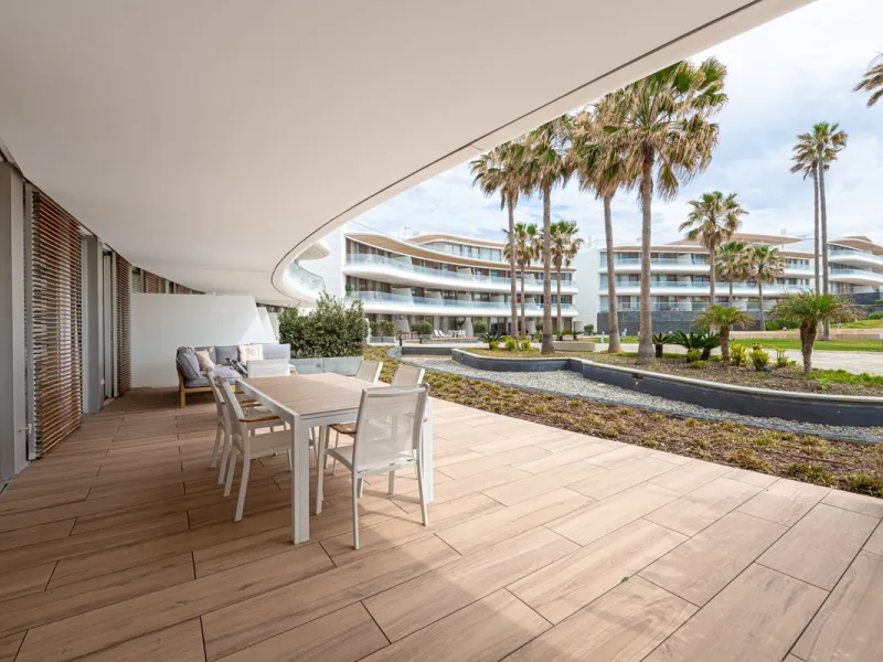 Apartment - Ground Floor Apartment в продаже в Estepona, Málaga. В доме 3 спален и 2 ванных комнат. Площадь дома 127 м². Площадь участка 42 м²