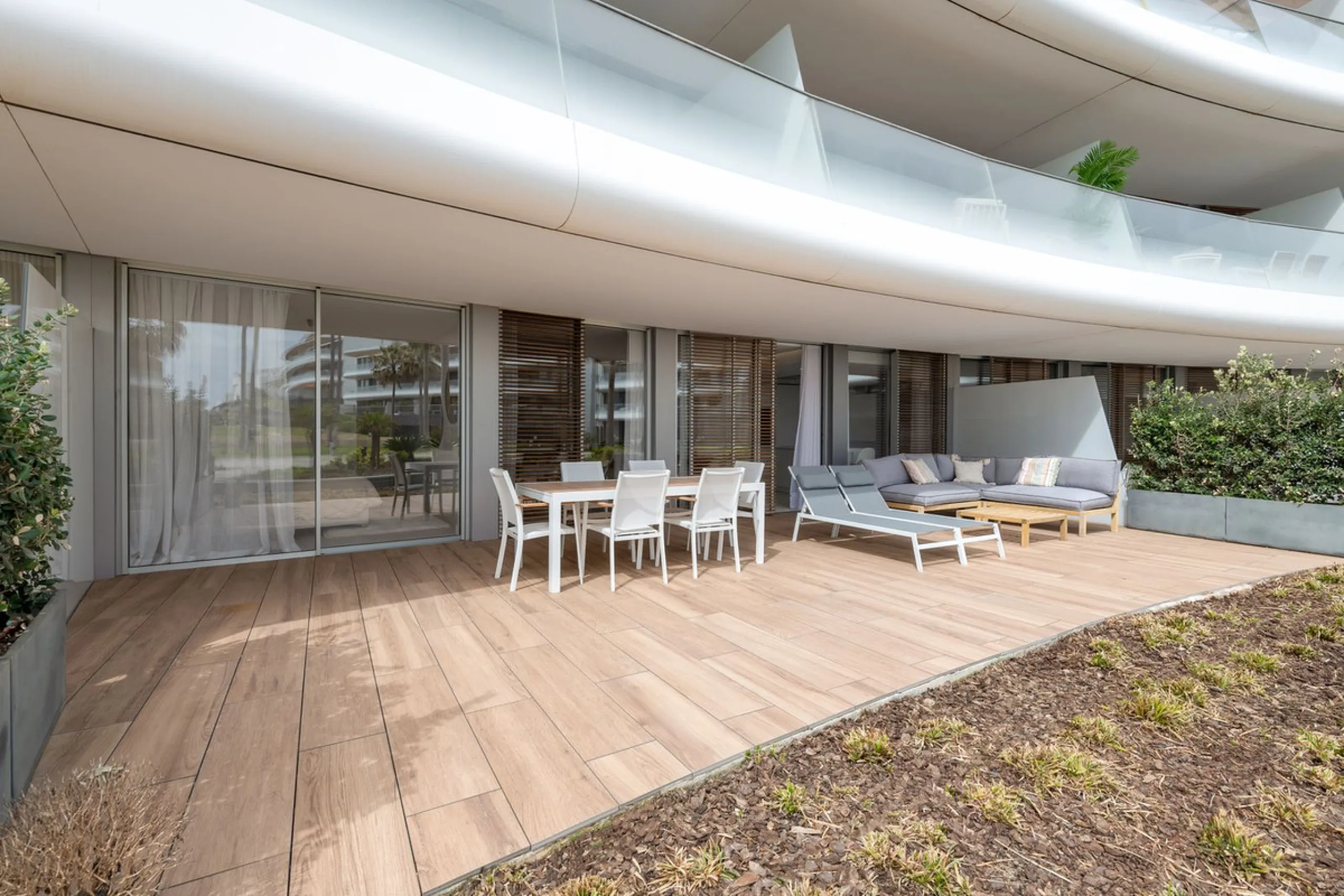 Apartment - Ground Floor Apartment в продаже в Estepona, Málaga. В доме 3 спален и 2 ванных комнат. Площадь дома 127 м². Площадь участка 42 м²