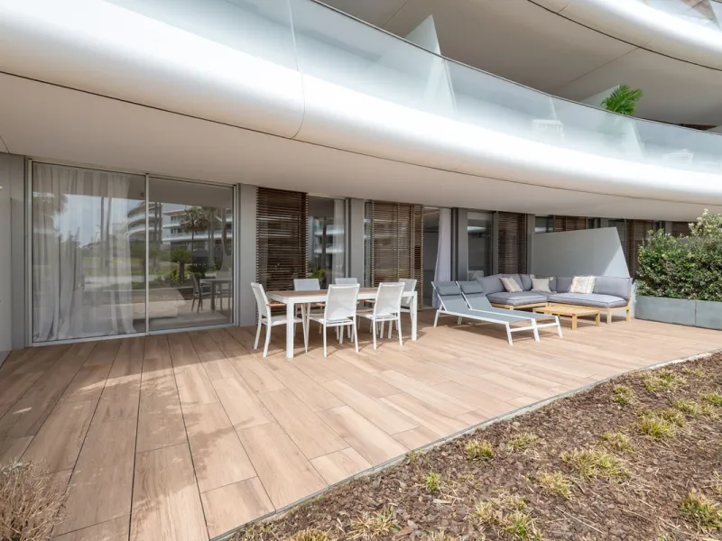 Apartment - Ground Floor Apartment в продаже в Estepona, Málaga. В доме 3 спален и 2 ванных комнат. Площадь дома 127 м². Площадь участка 42 м²