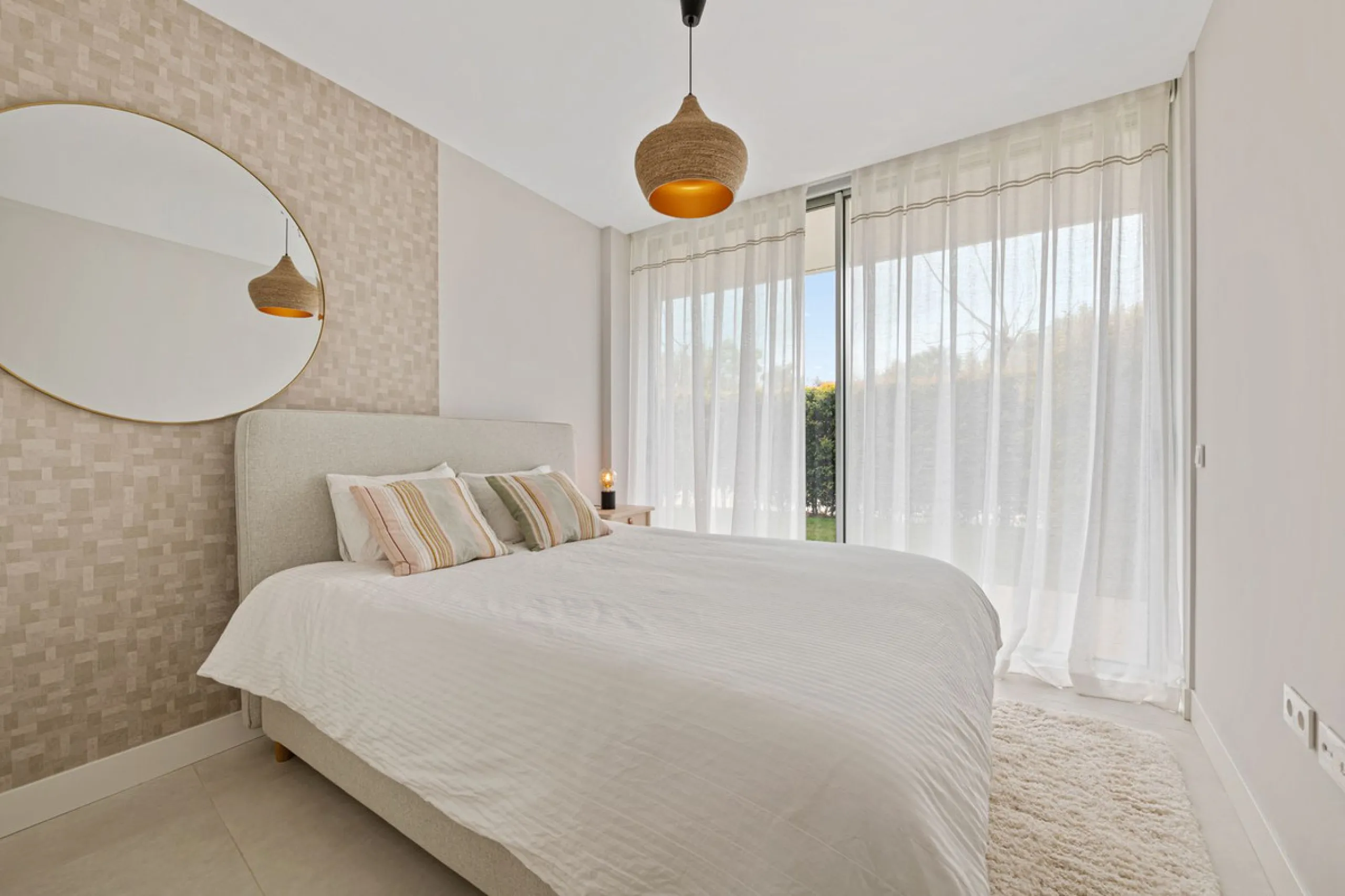 Apartment - Ground Floor Apartment в продаже в Estepona, Málaga. В доме 3 спален и 2 ванных комнат. Площадь дома 127 м². Площадь участка 42 м²