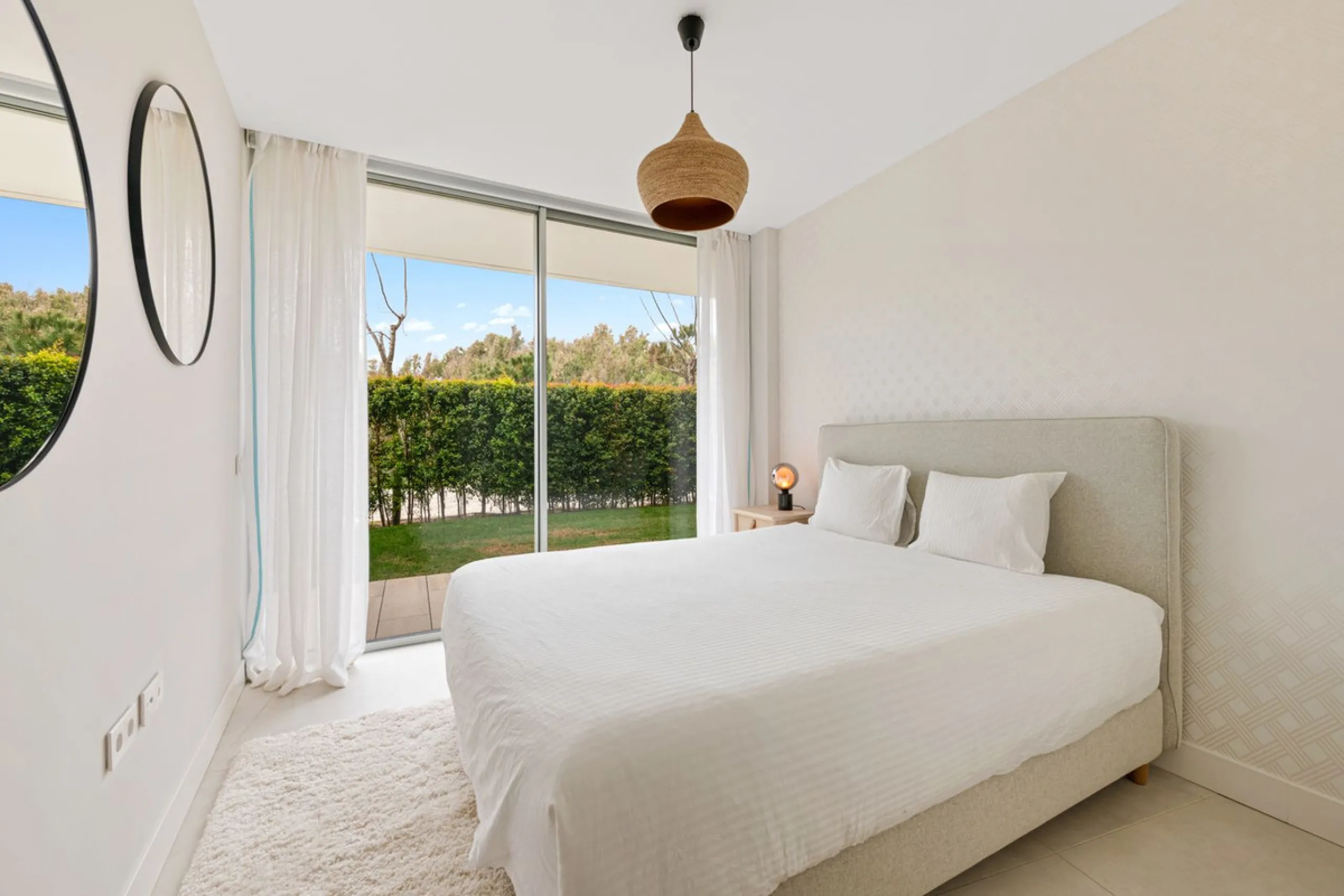 Apartment - Ground Floor Apartment в продаже в Estepona, Málaga. В доме 3 спален и 2 ванных комнат. Площадь дома 127 м². Площадь участка 42 м²