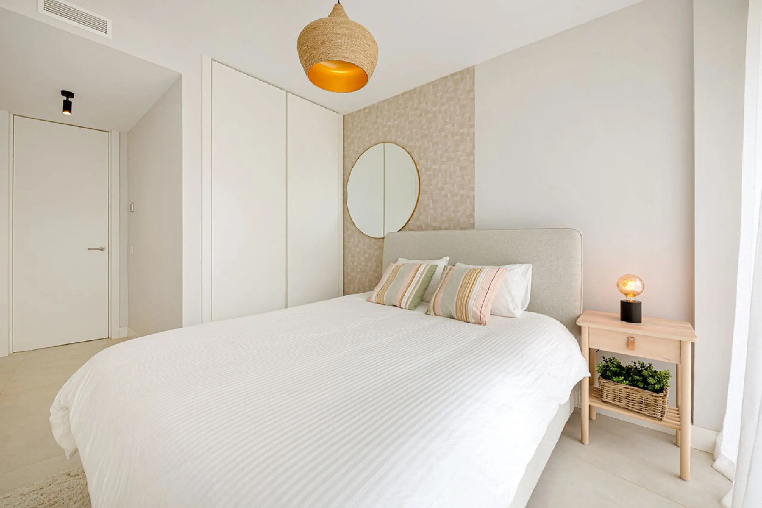Apartment - Ground Floor Apartment в продаже в Estepona, Málaga. В доме 3 спален и 2 ванных комнат. Площадь дома 127 м². Площадь участка 42 м²