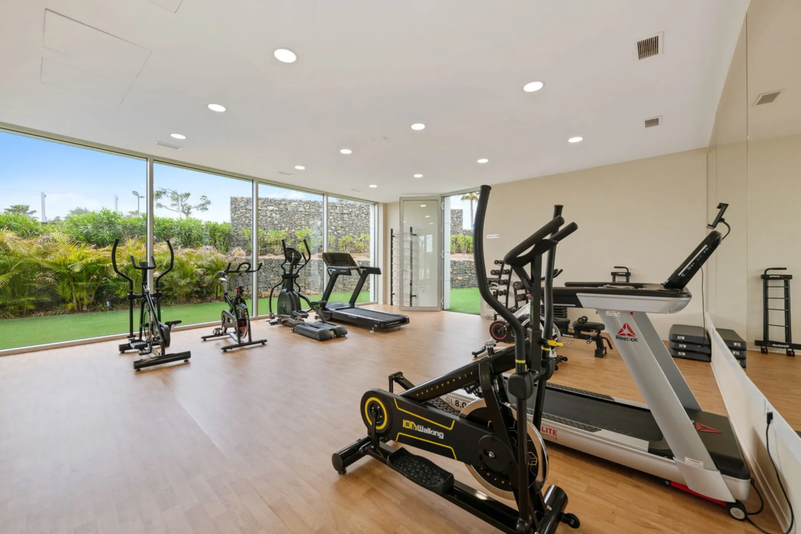 Apartment - Ground Floor Apartment в продаже в Estepona, Málaga. В доме 3 спален и 2 ванных комнат. Площадь дома 127 м². Площадь участка 42 м²