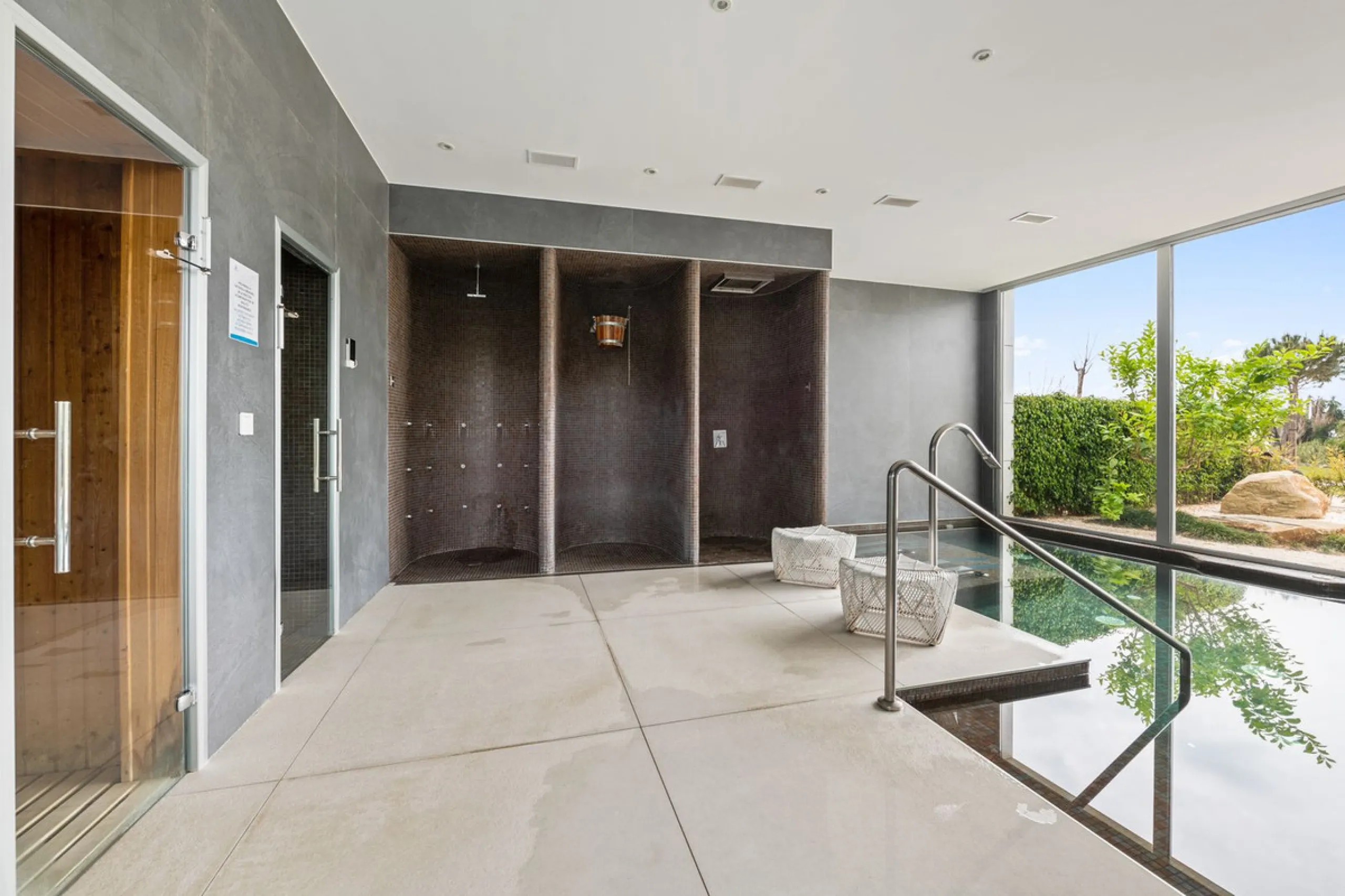 Apartment - Ground Floor Apartment в продаже в Estepona, Málaga. В доме 3 спален и 2 ванных комнат. Площадь дома 127 м². Площадь участка 42 м²