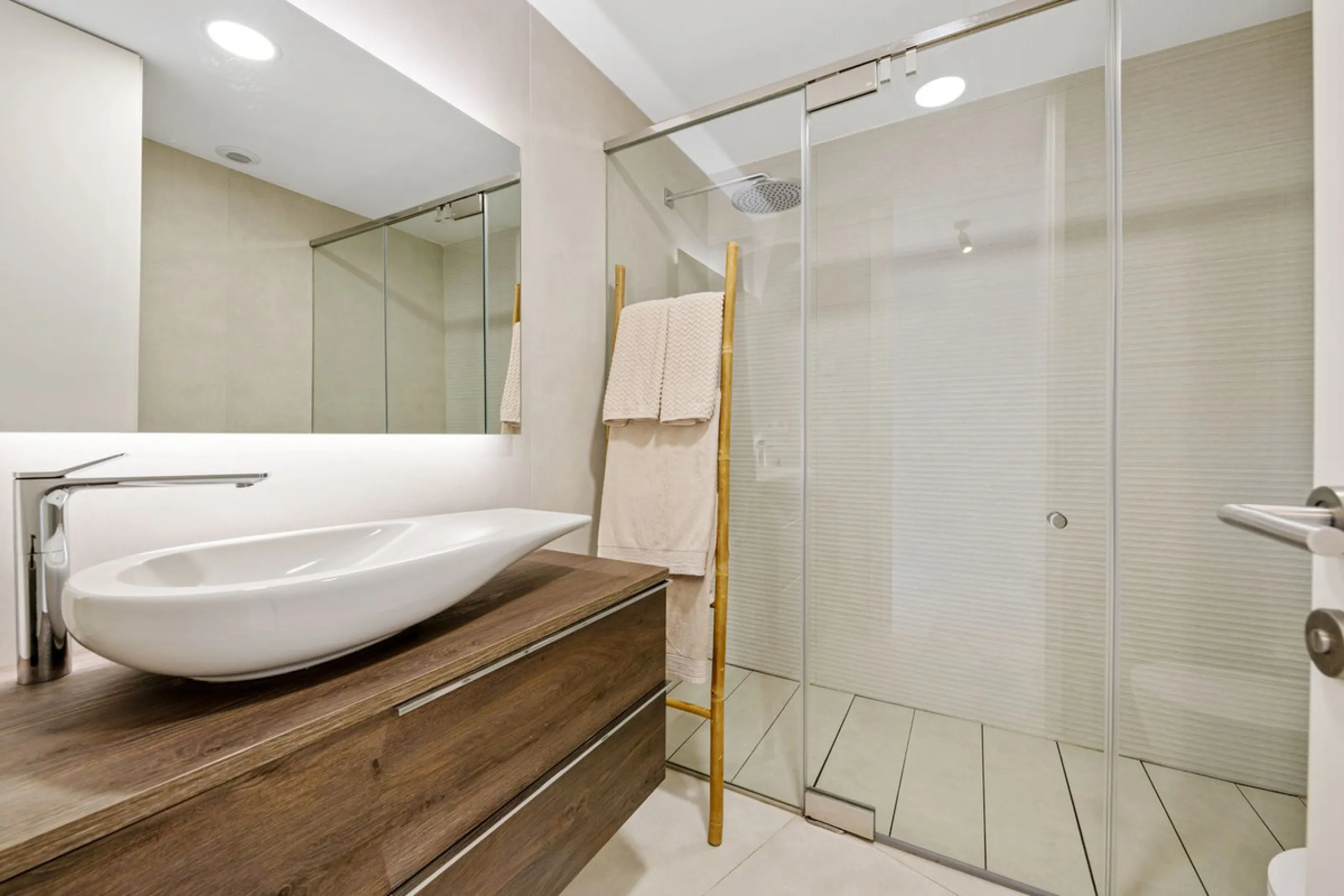 Apartment - Ground Floor Apartment в продаже в Estepona, Málaga. В доме 3 спален и 2 ванных комнат. Площадь дома 127 м². Площадь участка 42 м²