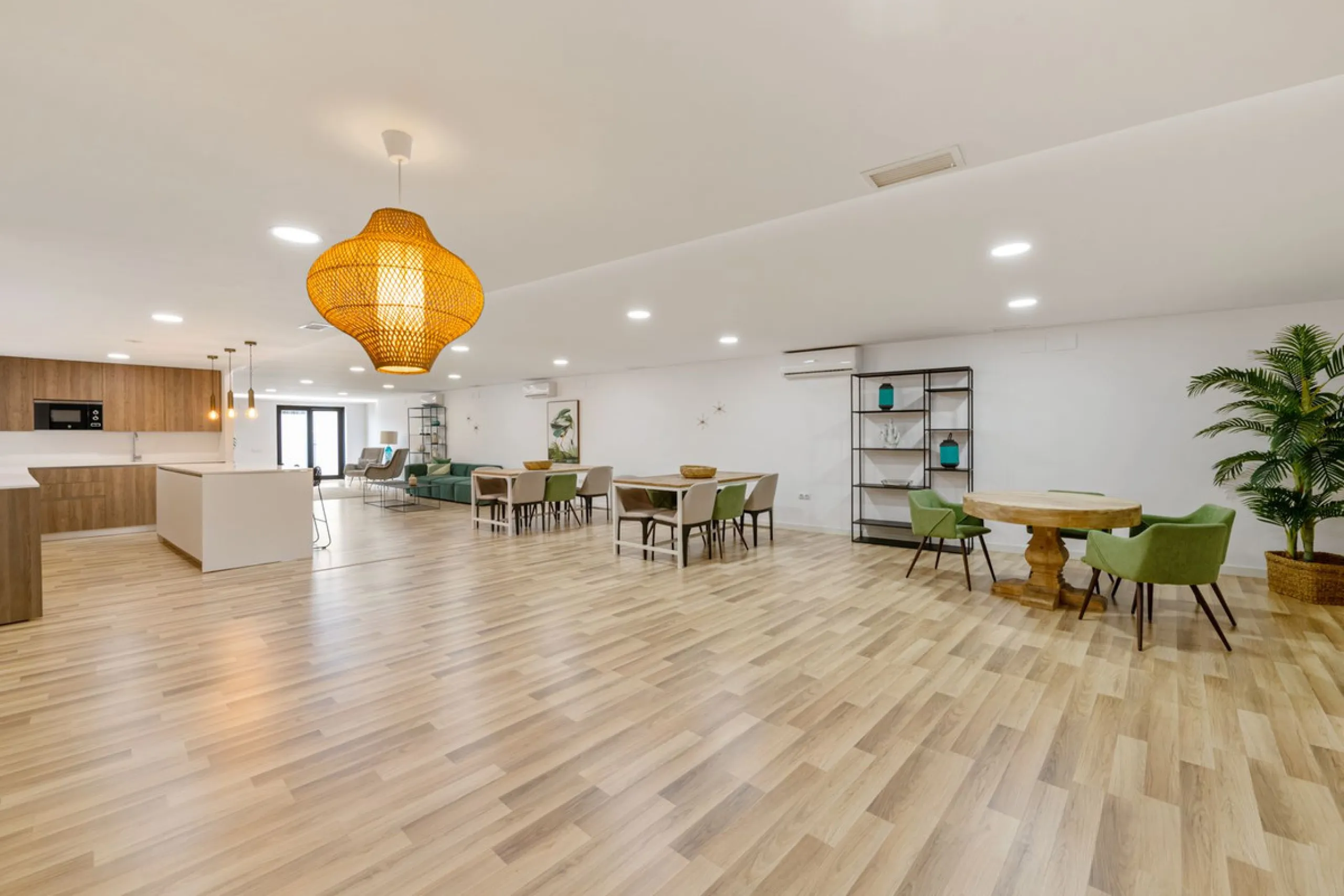 Apartment - Ground Floor Apartment в продаже в Estepona, Málaga. В доме 3 спален и 2 ванных комнат. Площадь дома 127 м². Площадь участка 42 м²