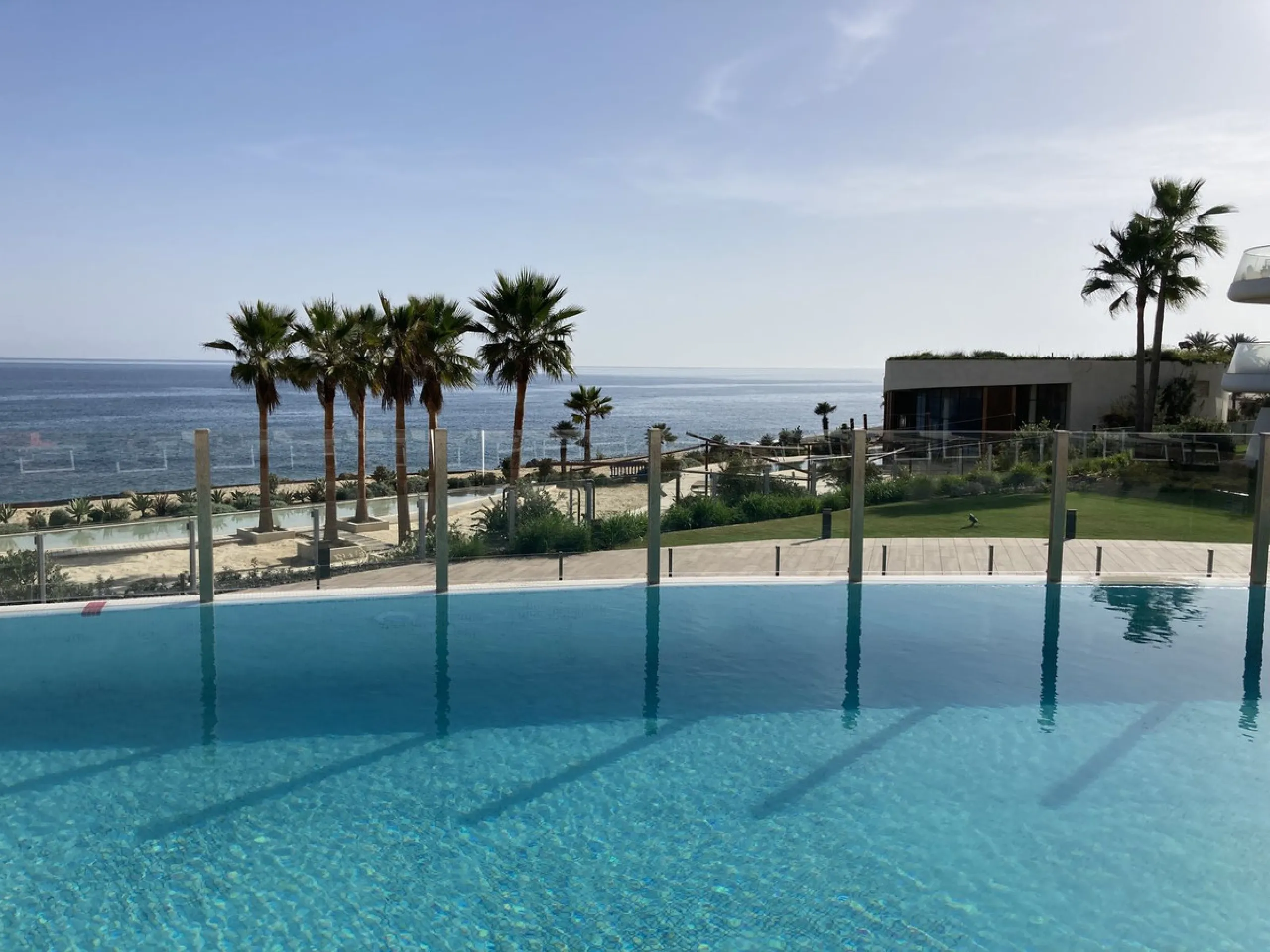 Apartment - Ground Floor Apartment в продаже в Estepona, Málaga. В доме 3 спален и 2 ванных комнат. Площадь дома 127 м². Площадь участка 42 м²