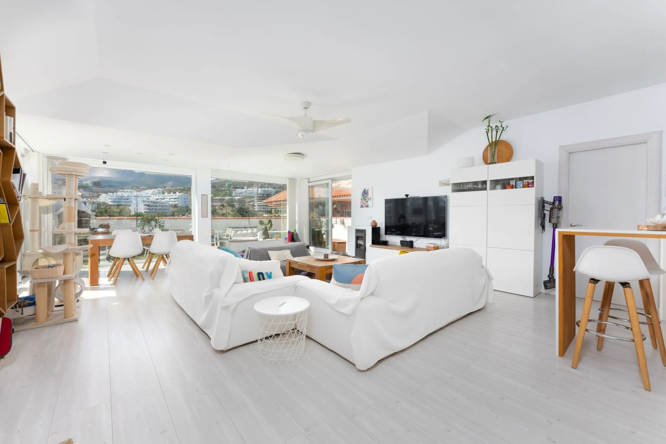 Apartment - Penthouse в продаже в Fuengirola, Málaga. В доме 3 спален и 2 ванных комнат. Площадь дома 106 м²
