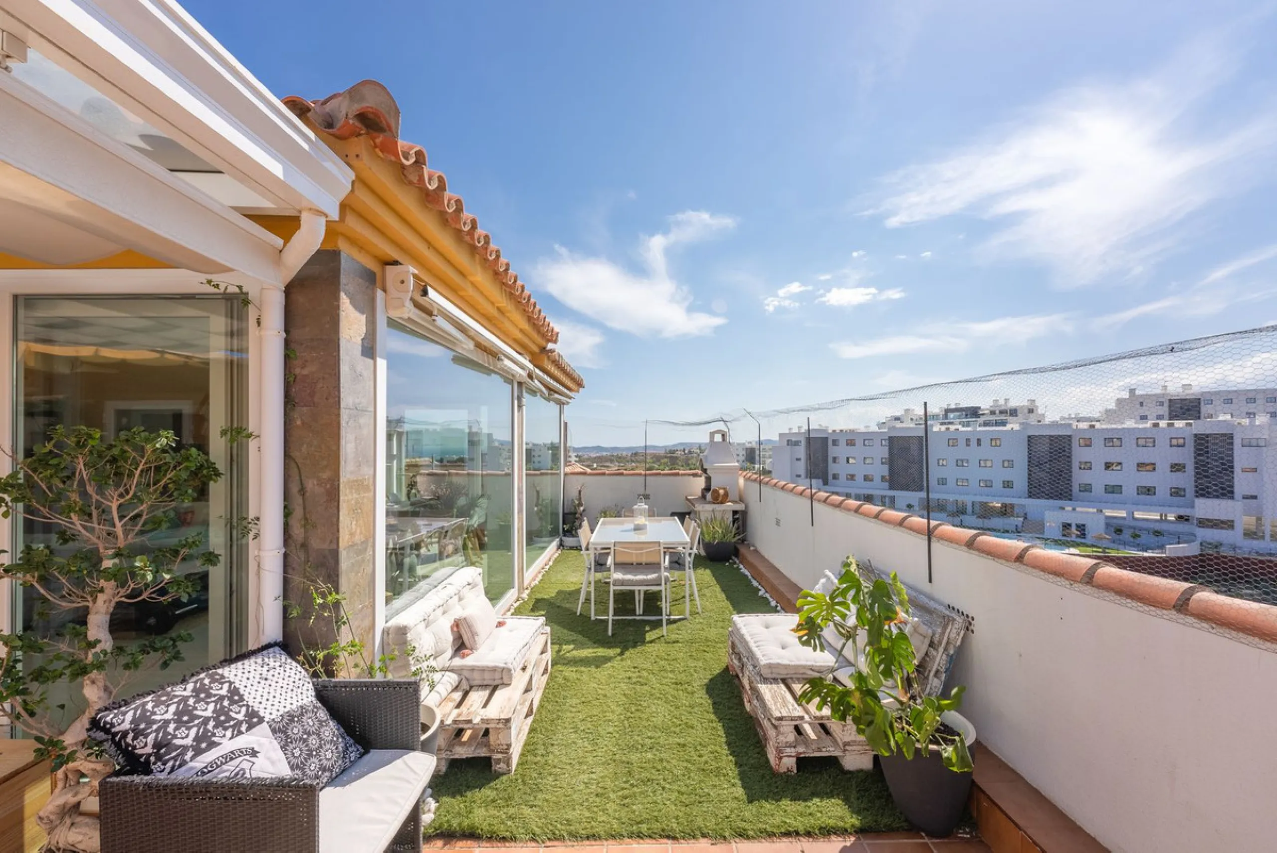 Apartment - Penthouse в продаже в Fuengirola, Málaga. В доме 3 спален и 2 ванных комнат. Площадь дома 106 м²