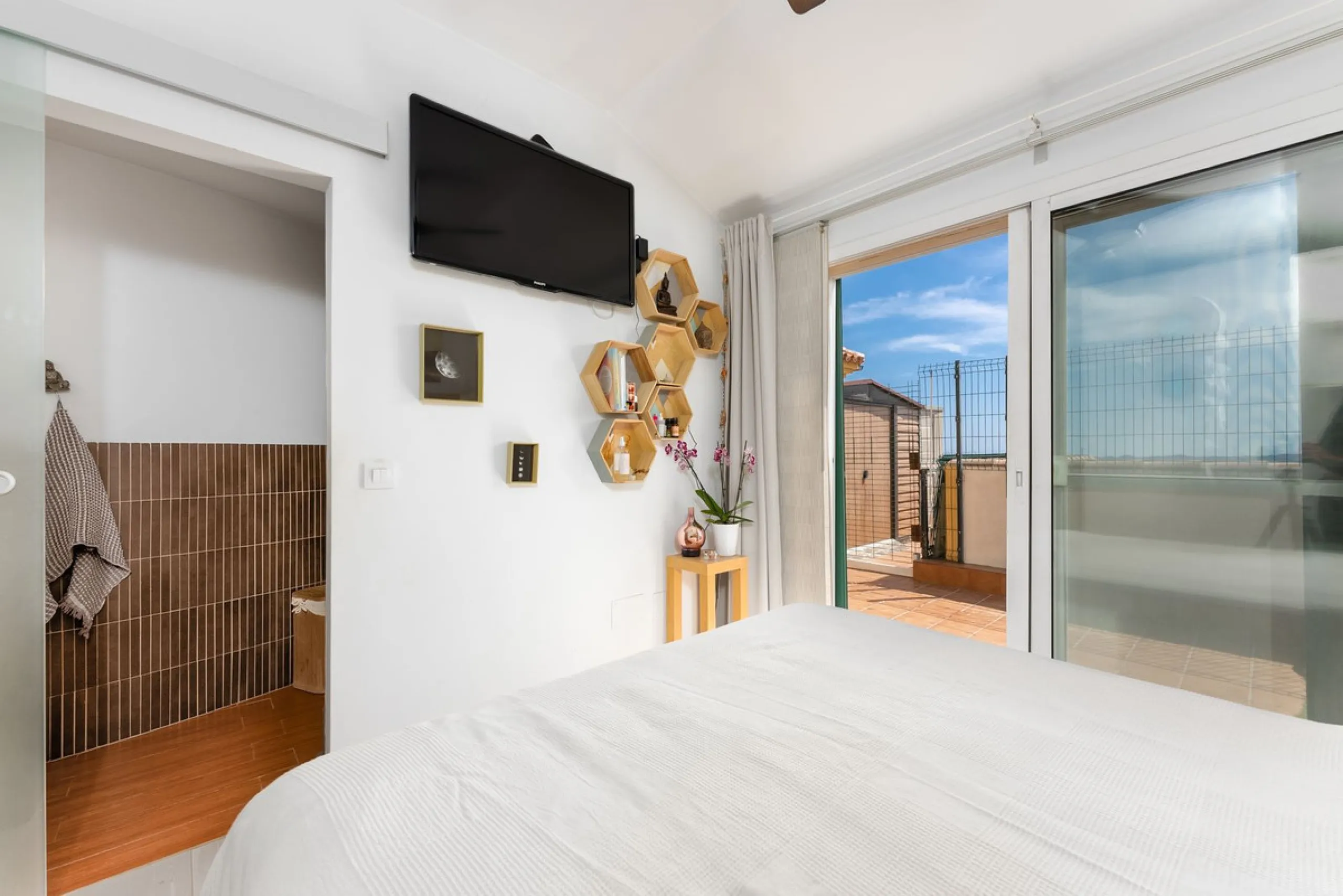 Apartment - Penthouse в продаже в Fuengirola, Málaga. В доме 3 спален и 2 ванных комнат. Площадь дома 106 м²