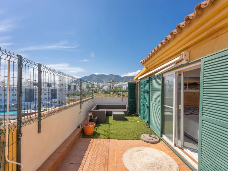 Apartment - Penthouse в продаже в Fuengirola, Málaga. В доме 3 спален и 2 ванных комнат. Площадь дома 106 м²