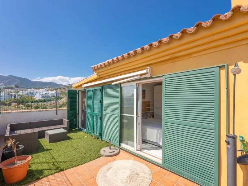 Apartment - Penthouse в продаже в Fuengirola, Málaga. В доме 3 спален и 2 ванных комнат. Площадь дома 106 м²