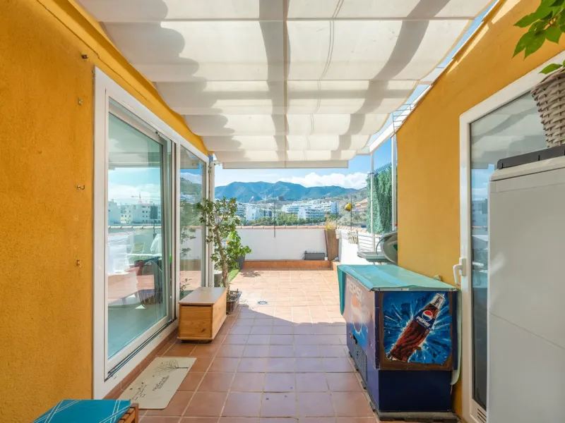 Apartment - Penthouse в продаже в Fuengirola, Málaga. В доме 3 спален и 2 ванных комнат. Площадь дома 106 м²