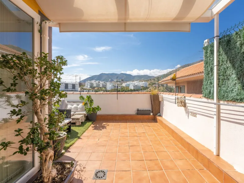 Apartment - Penthouse в продаже в Fuengirola, Málaga. В доме 3 спален и 2 ванных комнат. Площадь дома 106 м²