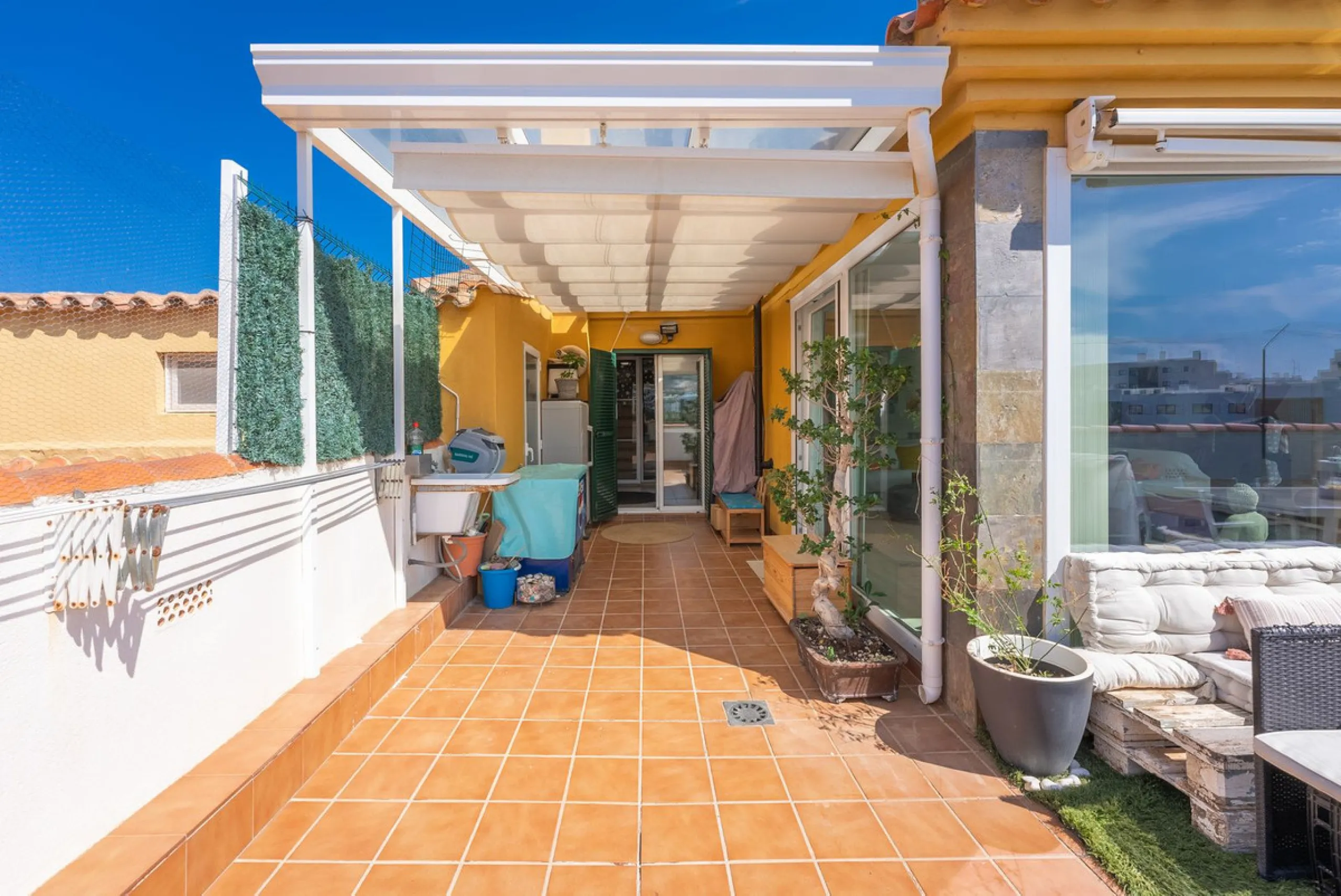 Apartment - Penthouse в продаже в Fuengirola, Málaga. В доме 3 спален и 2 ванных комнат. Площадь дома 106 м²
