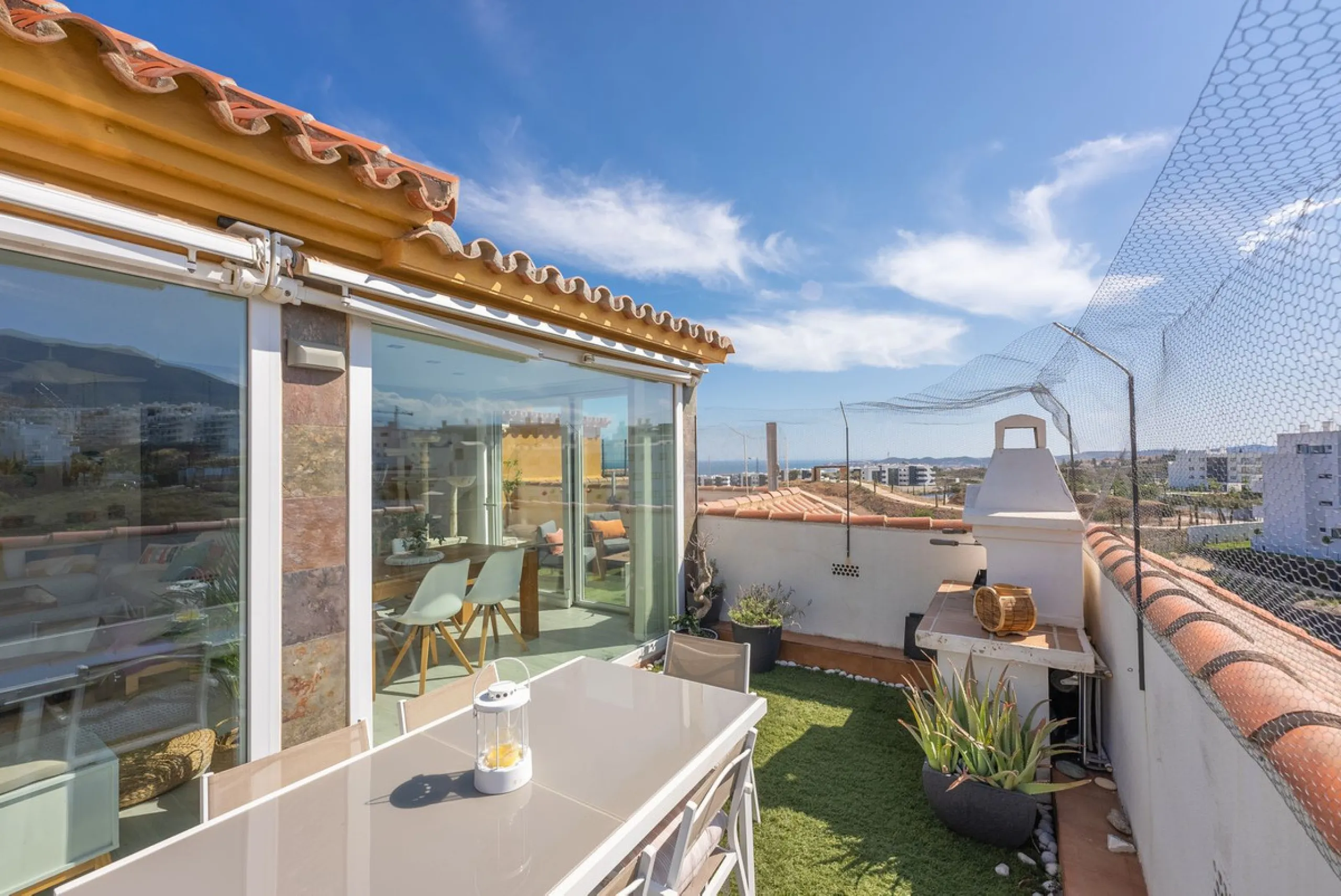 Apartment - Penthouse в продаже в Fuengirola, Málaga. В доме 3 спален и 2 ванных комнат. Площадь дома 106 м²