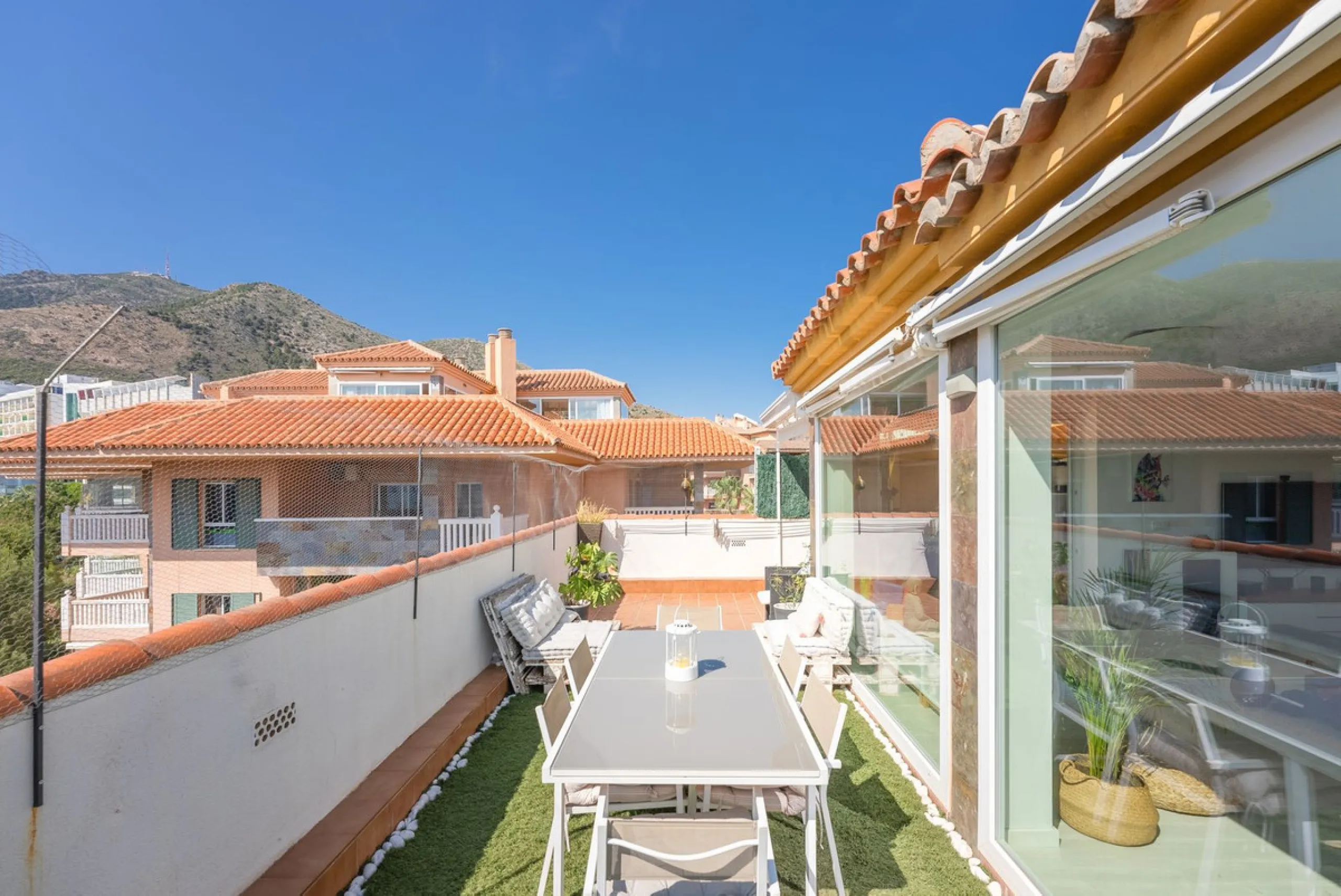 Apartment - Penthouse в продаже в Fuengirola, Málaga. В доме 3 спален и 2 ванных комнат. Площадь дома 106 м²