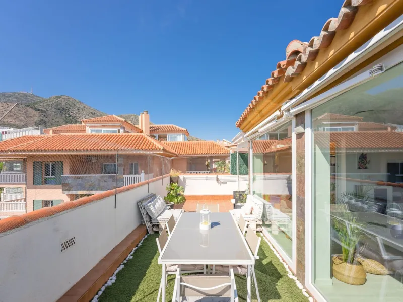 Apartment - Penthouse в продаже в Fuengirola, Málaga. В доме 3 спален и 2 ванных комнат. Площадь дома 106 м²