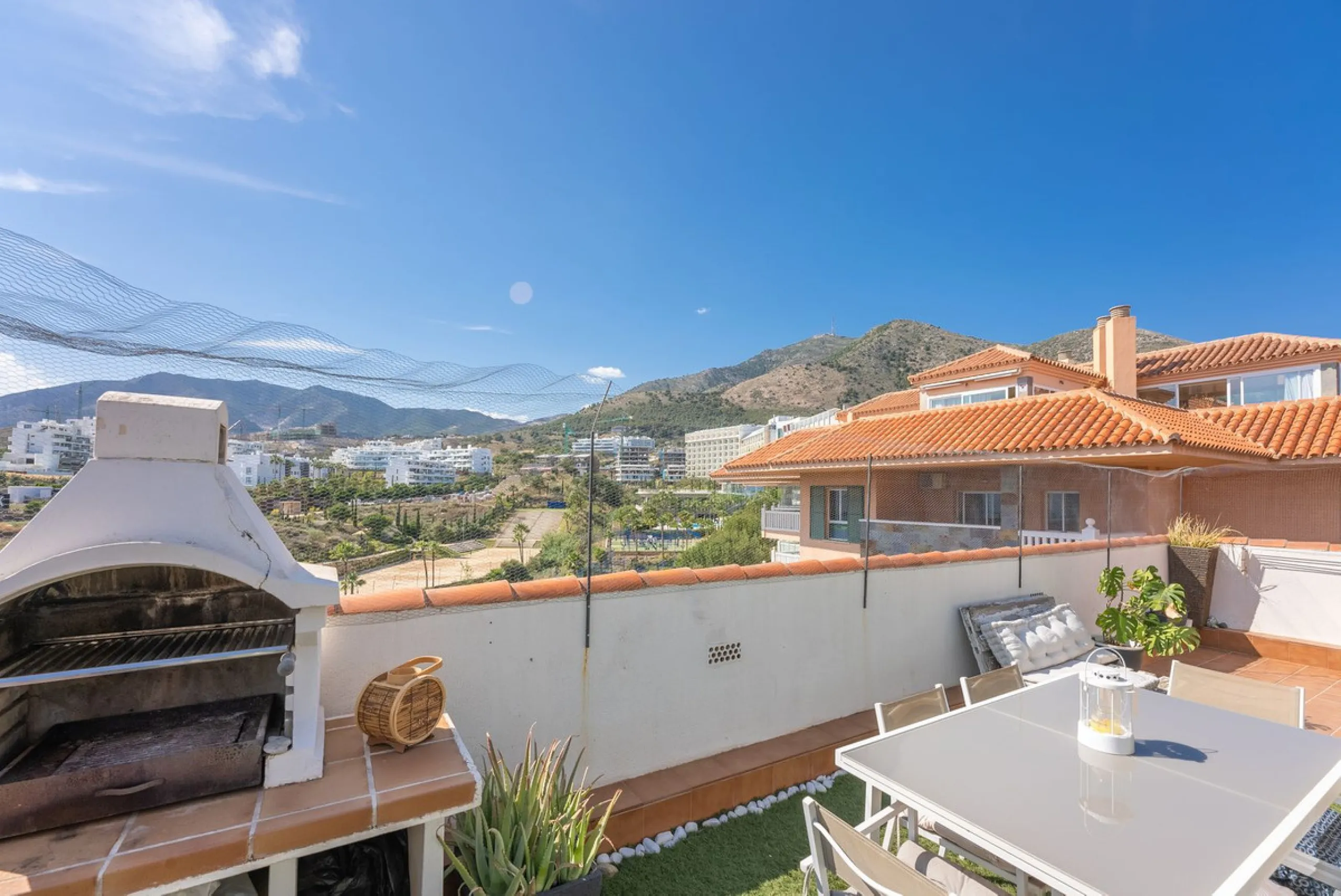 Apartment - Penthouse в продаже в Fuengirola, Málaga. В доме 3 спален и 2 ванных комнат. Площадь дома 106 м²