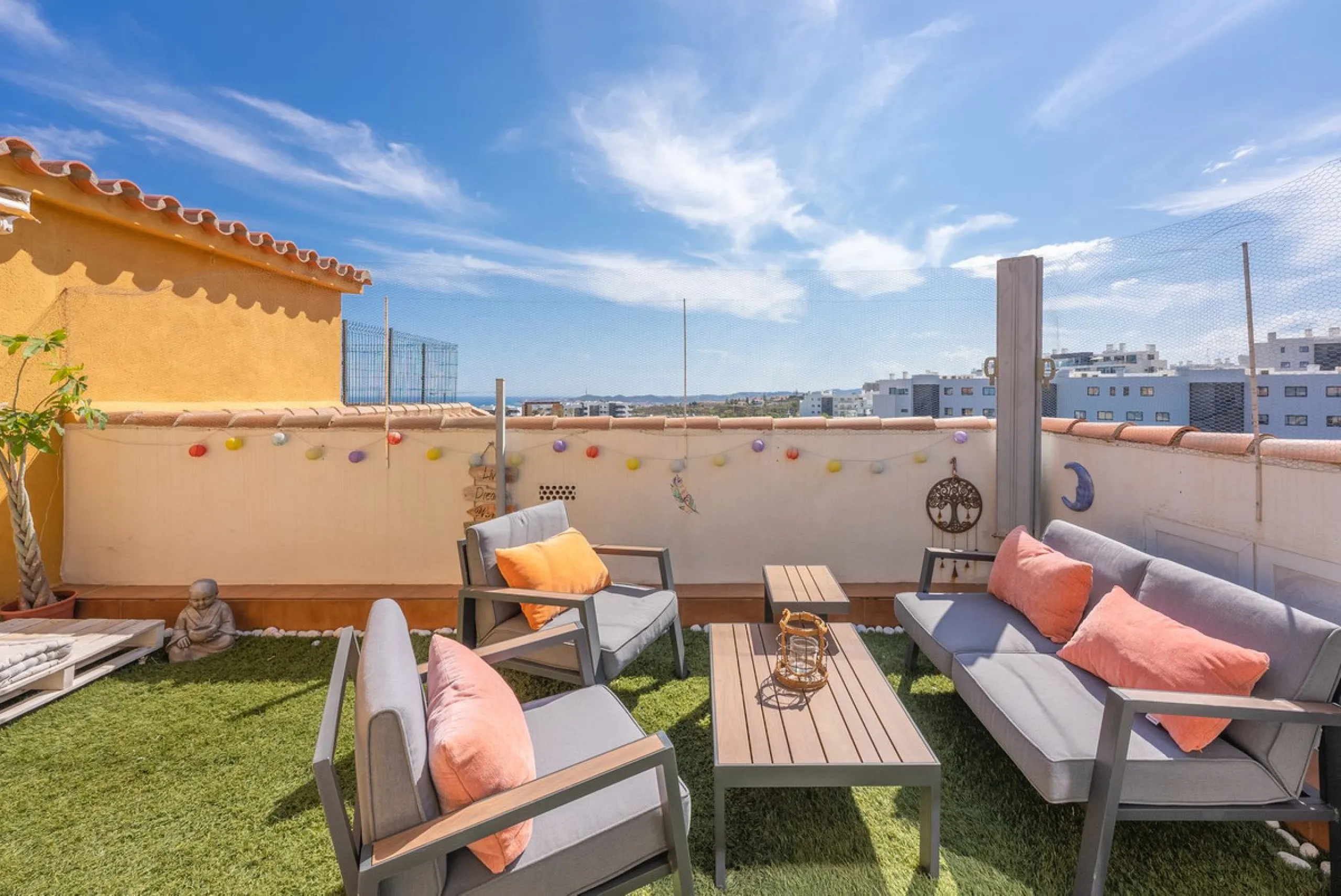 Apartment - Penthouse в продаже в Fuengirola, Málaga. В доме 3 спален и 2 ванных комнат. Площадь дома 106 м²