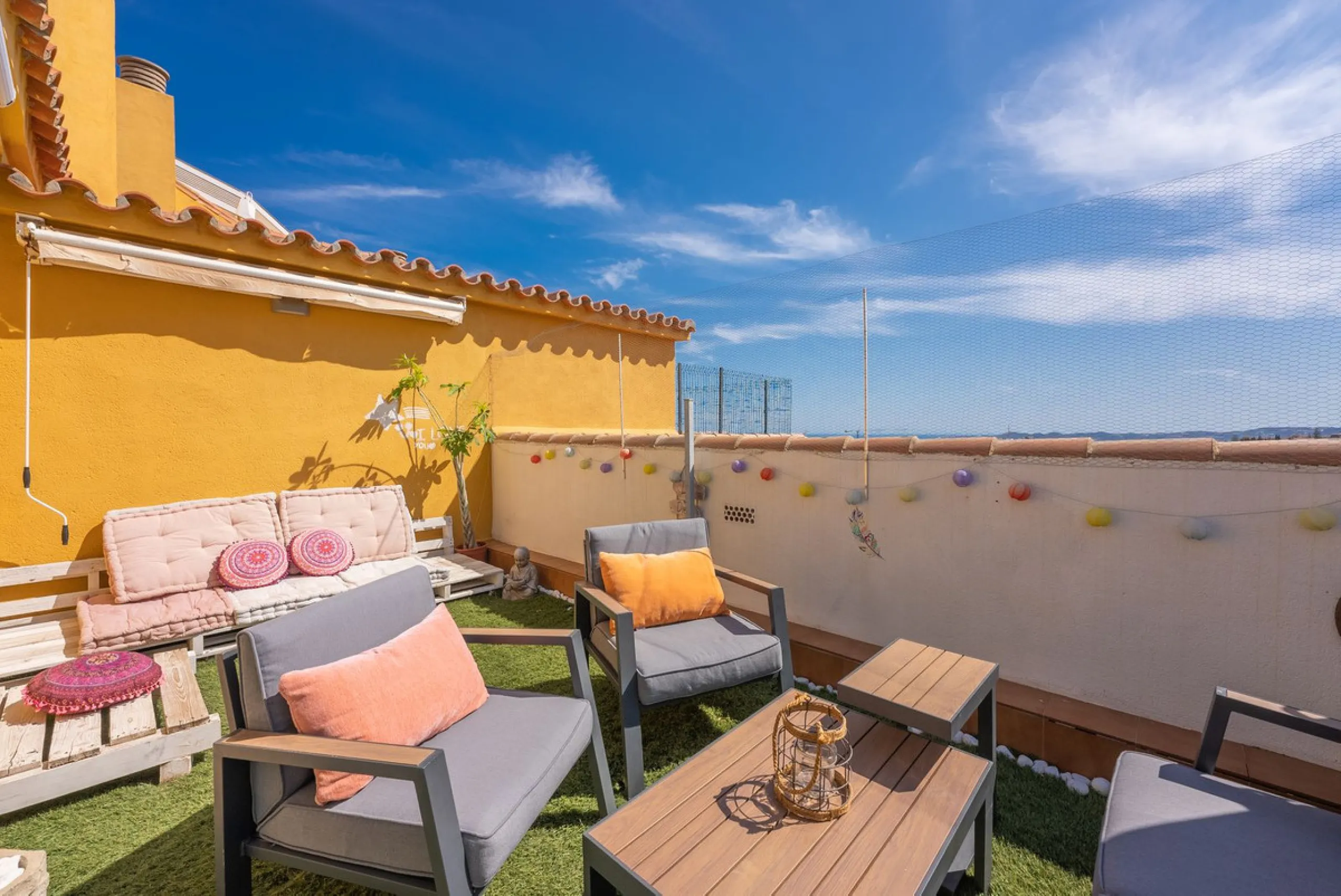 Apartment - Penthouse в продаже в Fuengirola, Málaga. В доме 3 спален и 2 ванных комнат. Площадь дома 106 м²