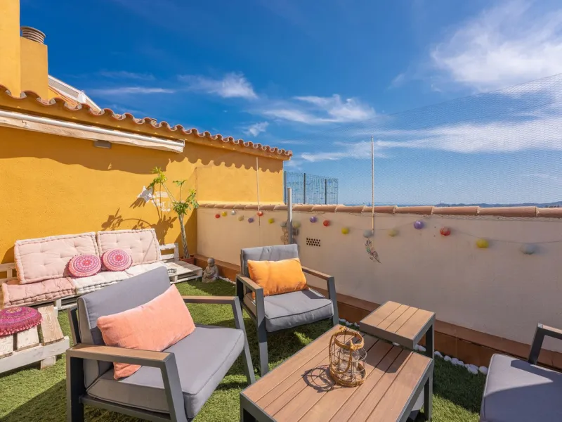 Apartment - Penthouse в продаже в Fuengirola, Málaga. В доме 3 спален и 2 ванных комнат. Площадь дома 106 м²