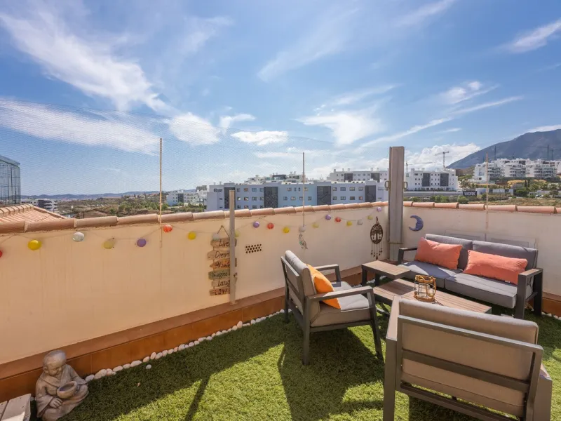 Apartment - Penthouse в продаже в Fuengirola, Málaga. В доме 3 спален и 2 ванных комнат. Площадь дома 106 м²