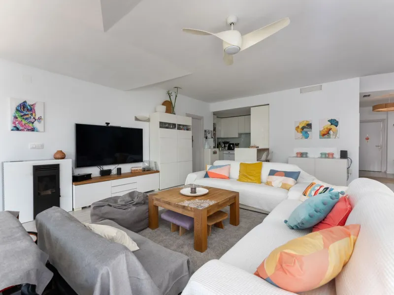Apartment - Penthouse в продаже в Fuengirola, Málaga. В доме 3 спален и 2 ванных комнат. Площадь дома 106 м²