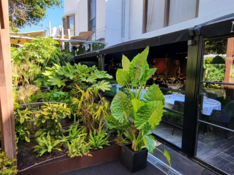 EXCLUSIVE! Two commercial locals turned into an exclusive restaurant in Puerto Banus, right next to the El Corte Ingles shopping centre, in the Cristamar centre. Includes a large covered terrace and a fully equipped kitchen. Parking in the same street or 