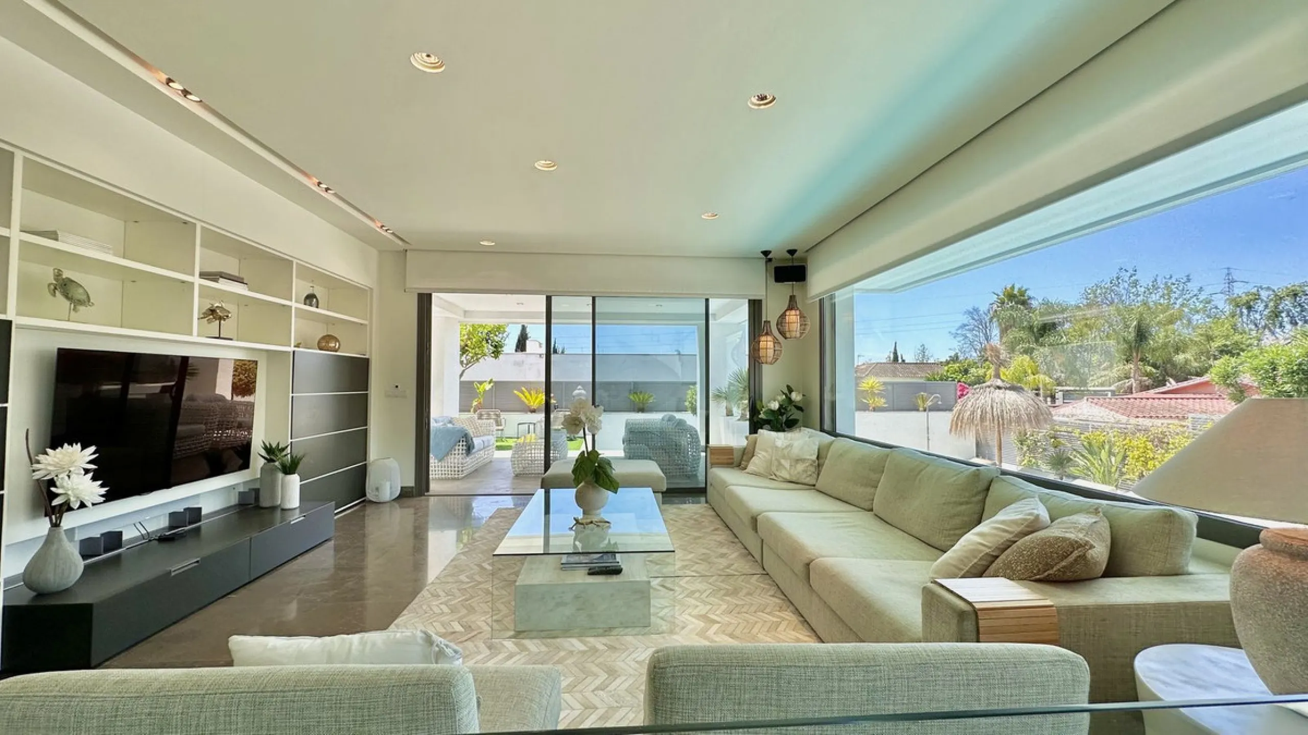 Modern Villa with high quality interior designer in Nagueles Golden Mile.