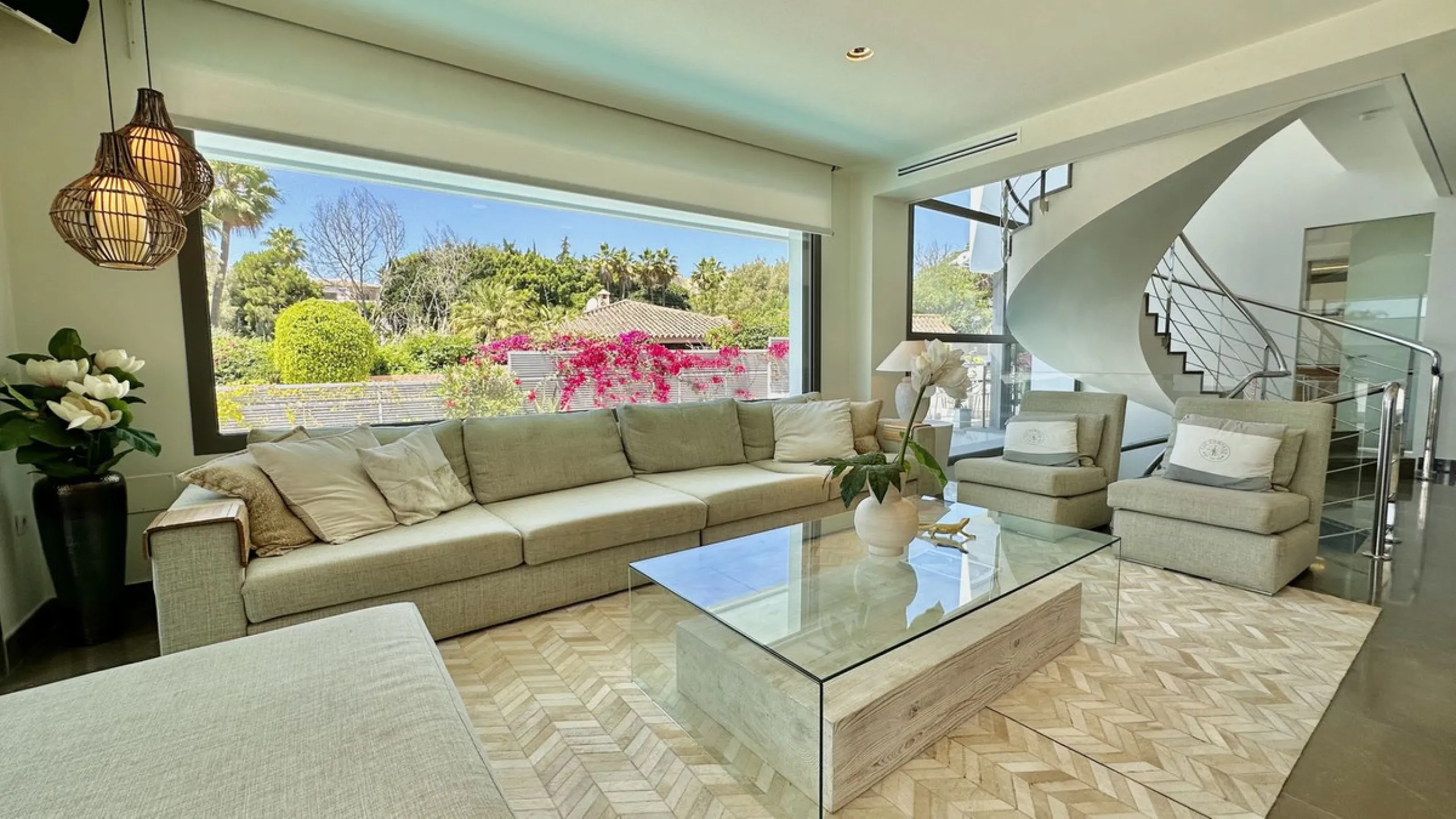 Modern Villa with high quality interior designer in Nagueles Golden Mile.