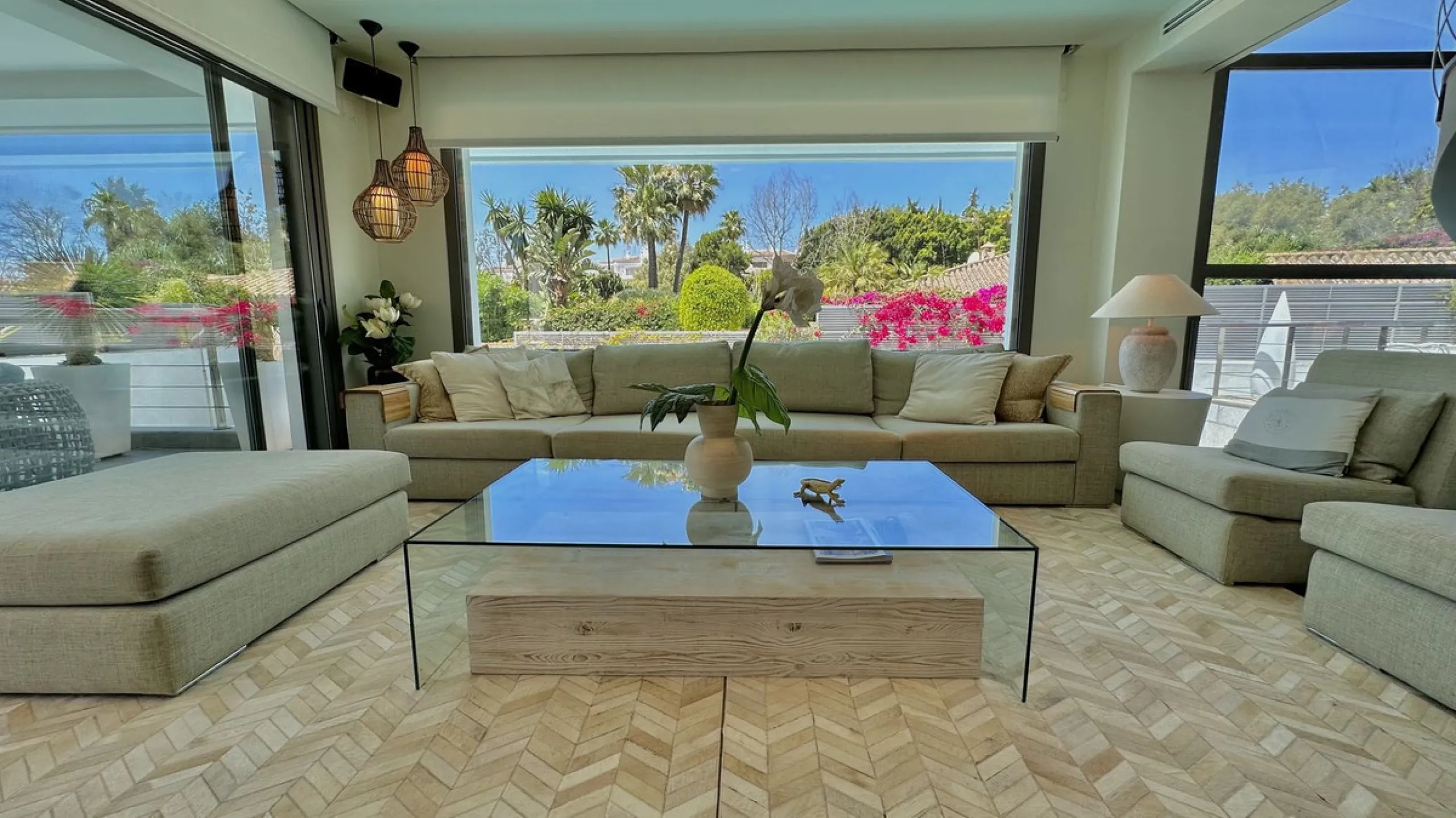 Modern Villa with high quality interior designer in Nagueles Golden Mile.