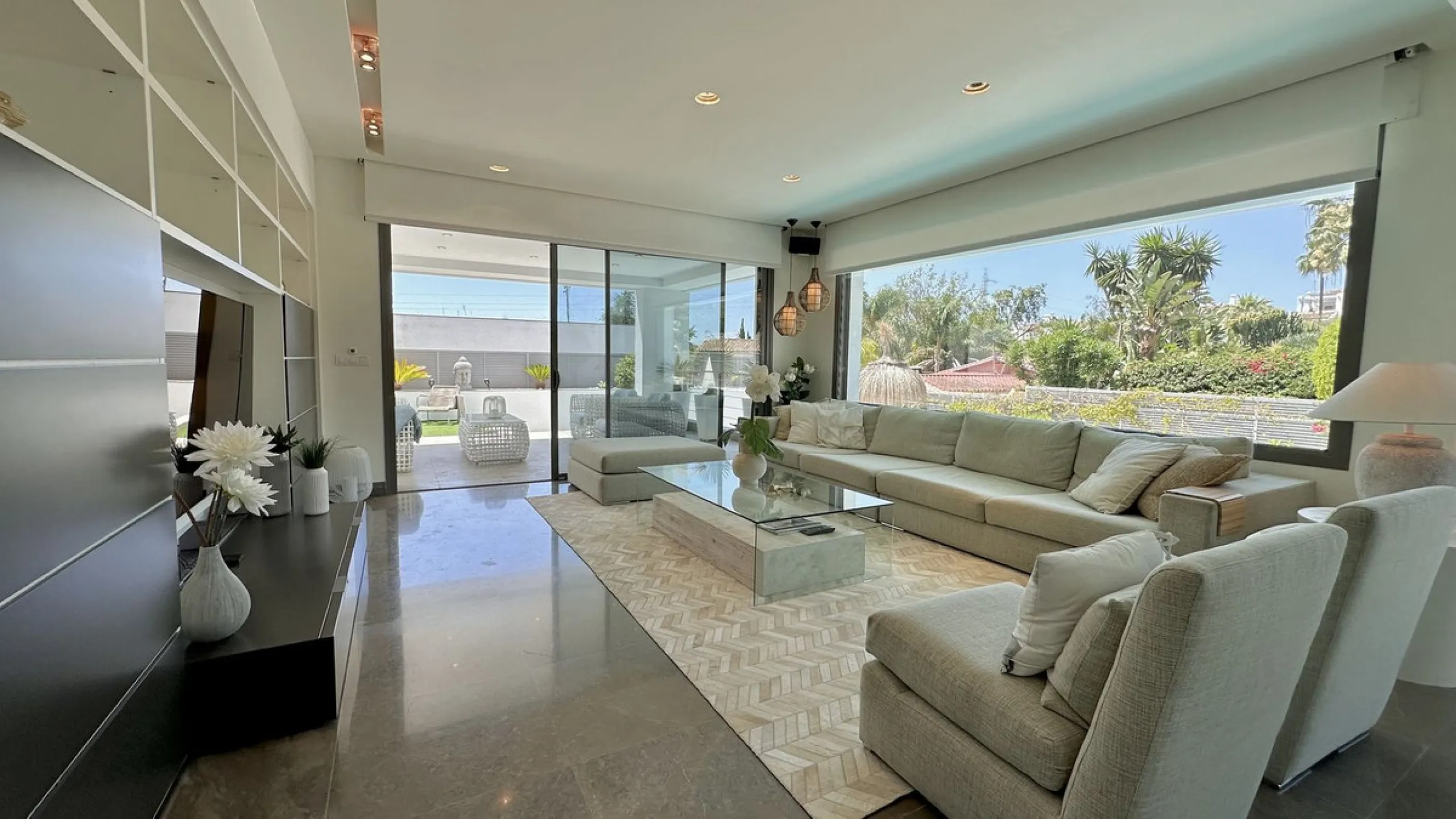 Modern Villa with high quality interior designer in Nagueles Golden Mile.