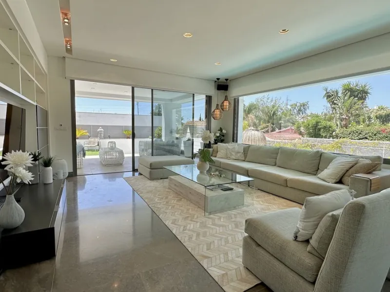 Modern Villa with high quality interior designer in Nagueles Golden Mile.