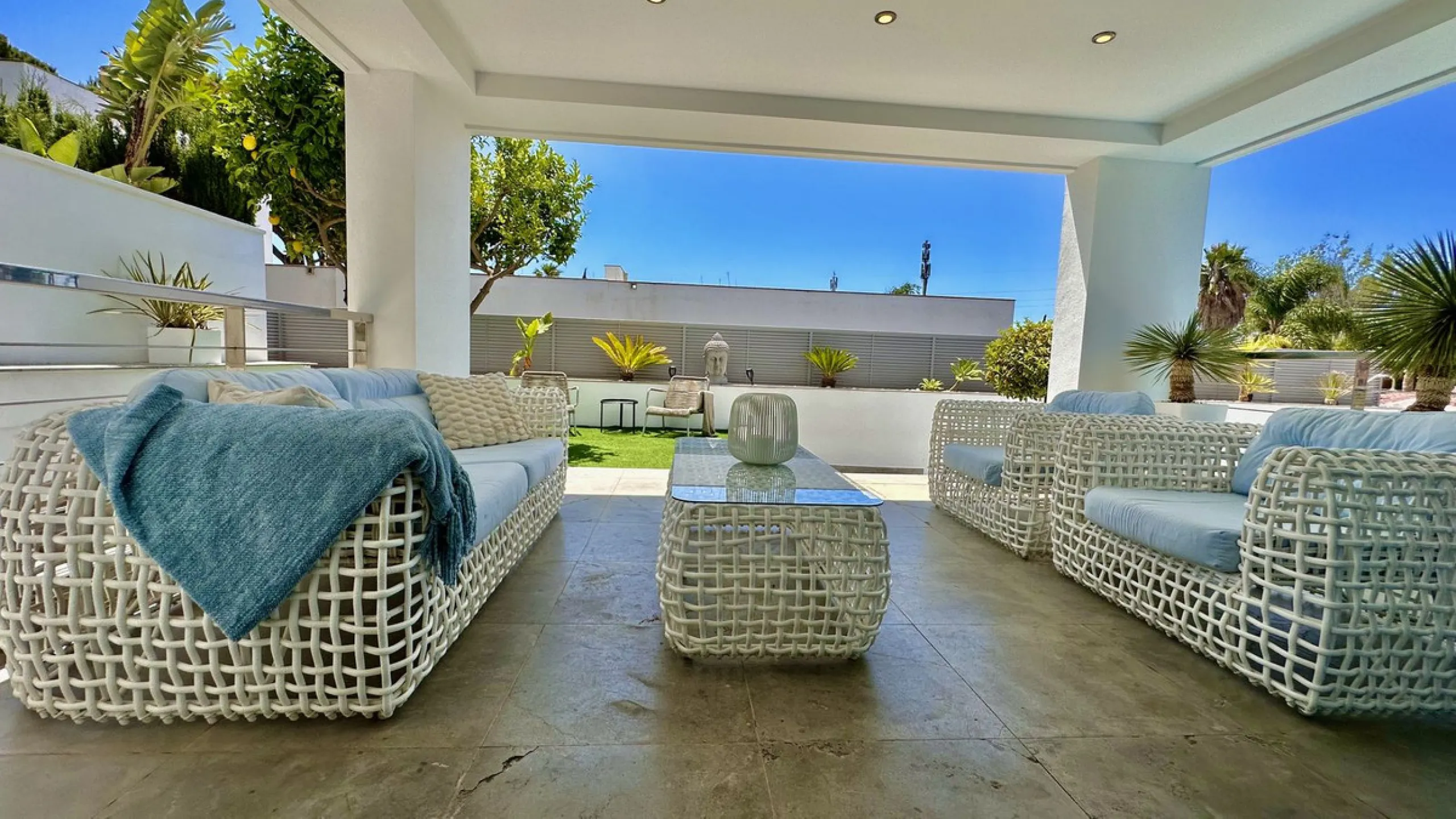 Modern Villa with high quality interior designer in Nagueles Golden Mile.