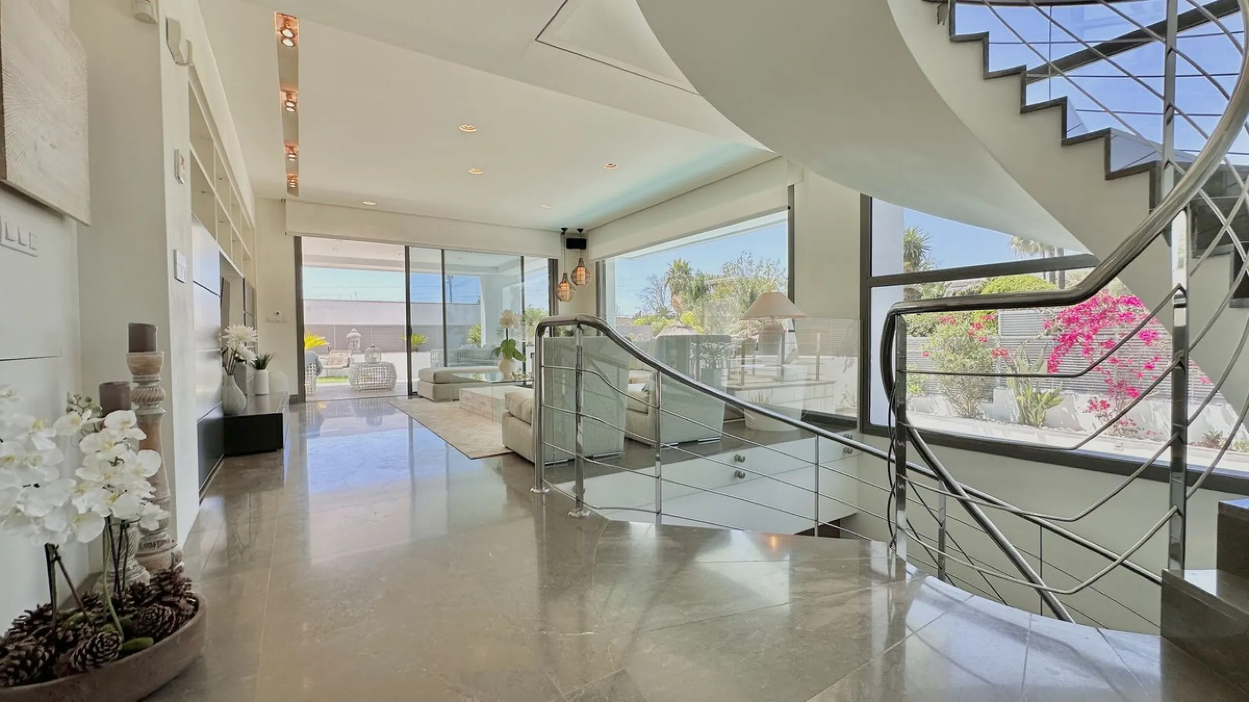 Modern Villa with high quality interior designer in Nagueles Golden Mile.