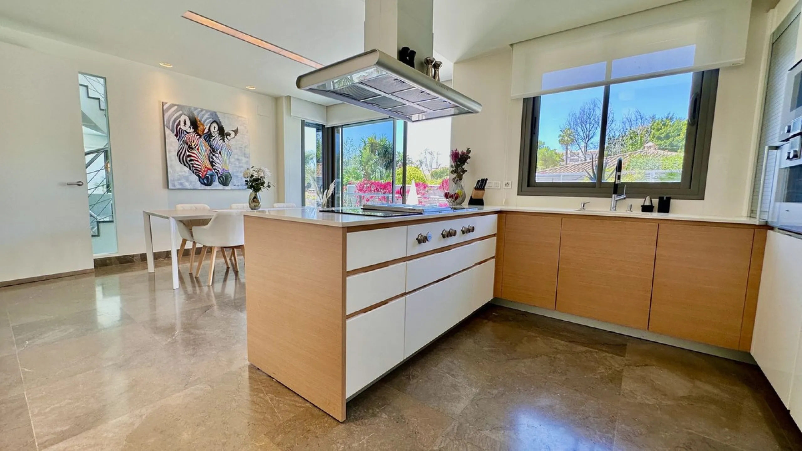 Modern Villa with high quality interior designer in Nagueles Golden Mile.