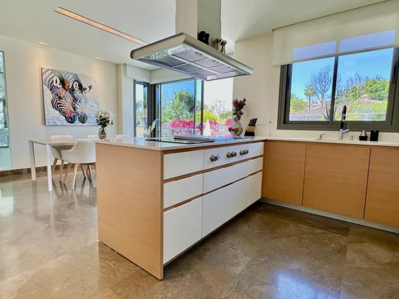 Modern Villa with high quality interior designer in Nagueles Golden Mile.