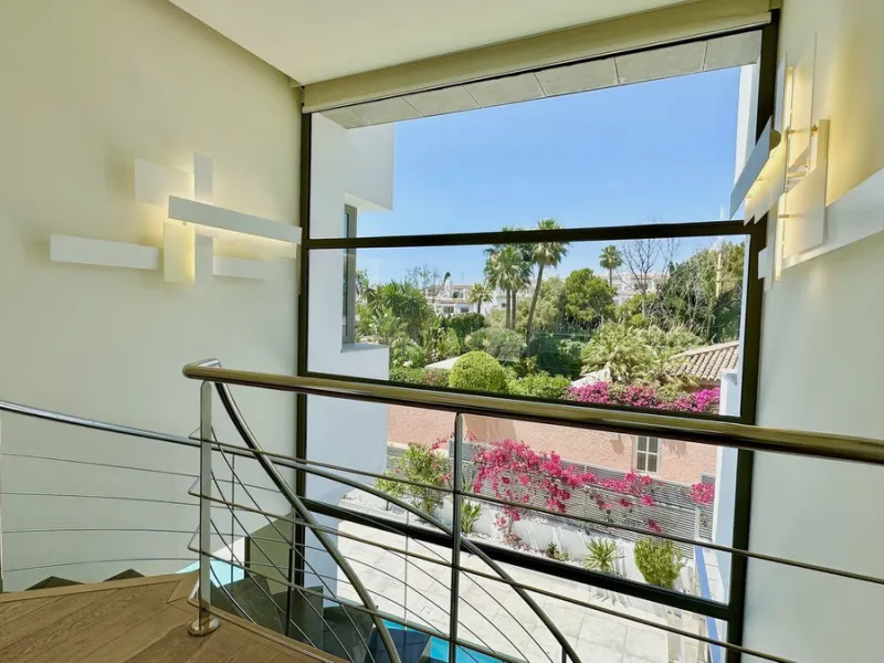 Modern Villa with high quality interior designer in Nagueles Golden Mile.