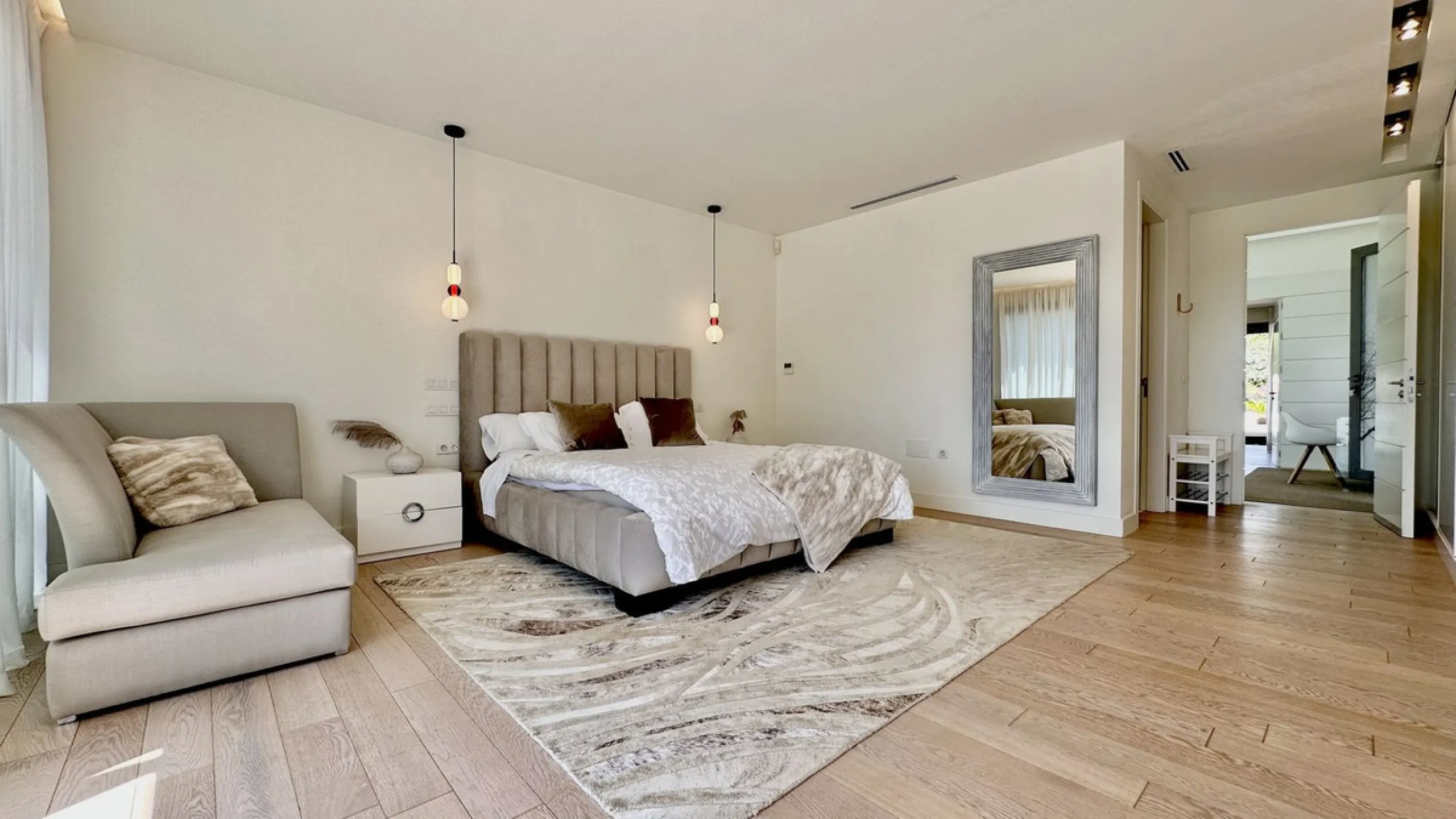 Modern Villa with high quality interior designer in Nagueles Golden Mile.