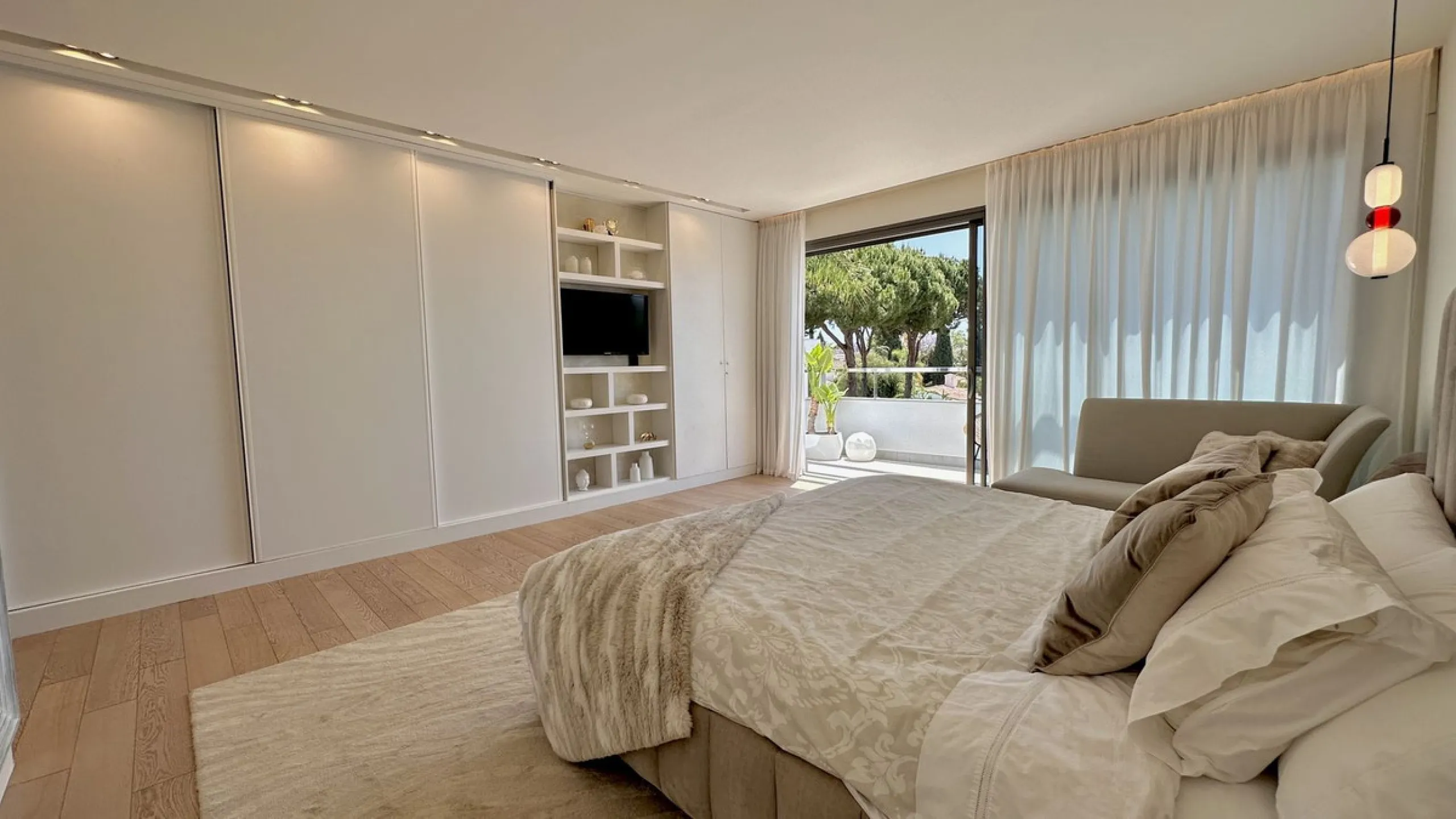 Modern Villa with high quality interior designer in Nagueles Golden Mile.