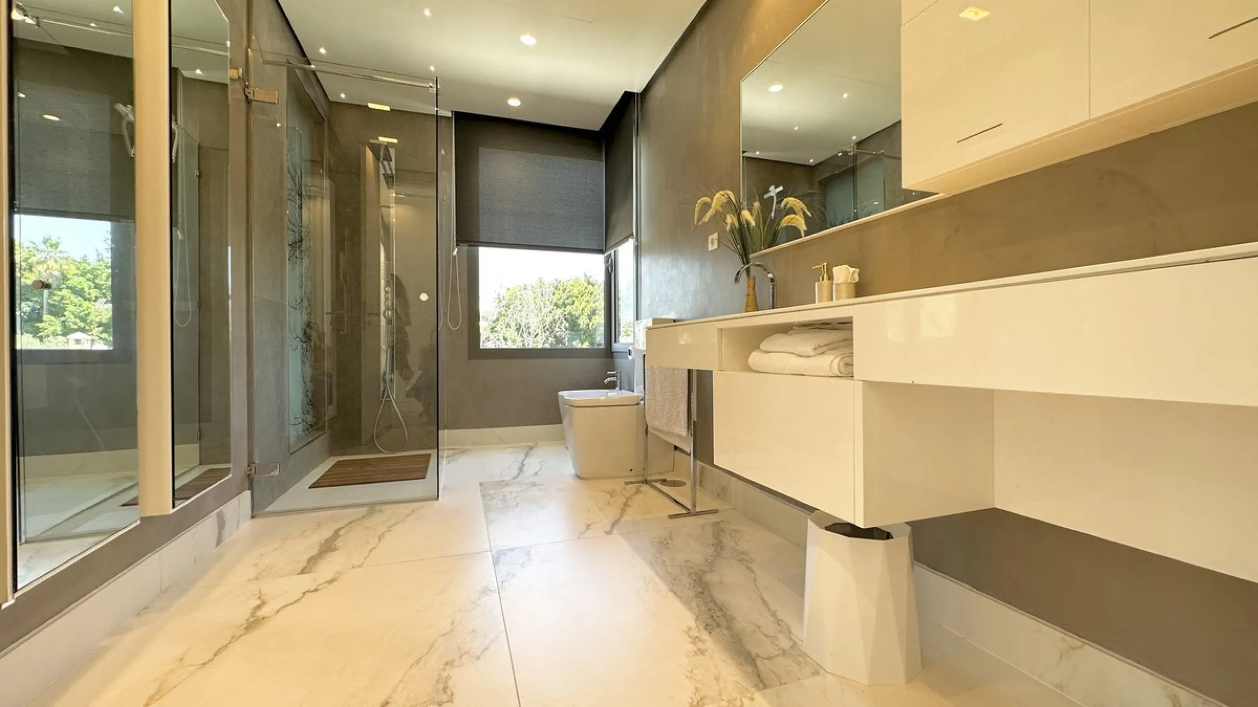 Modern Villa with high quality interior designer in Nagueles Golden Mile.