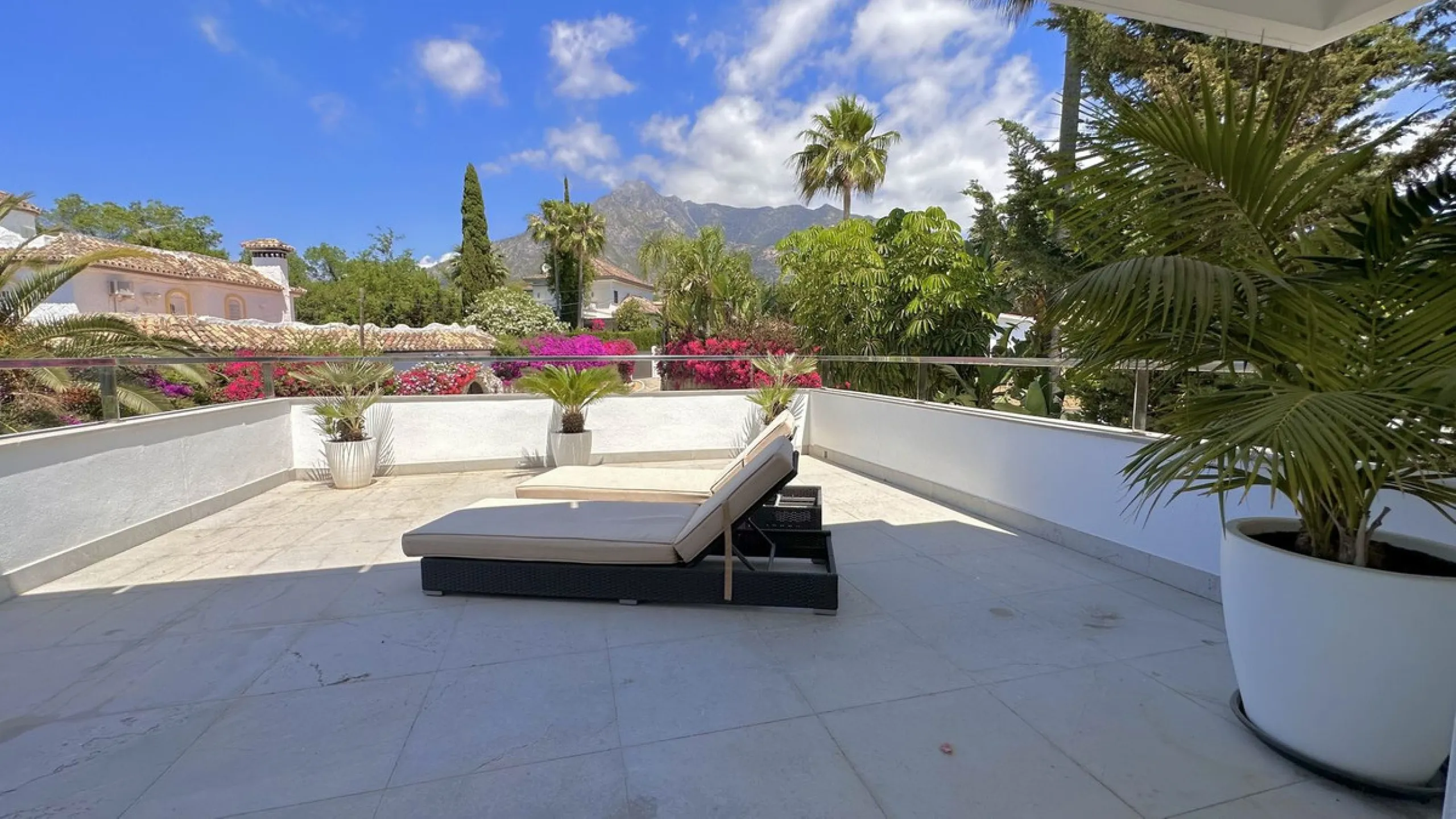 Modern Villa with high quality interior designer in Nagueles Golden Mile.