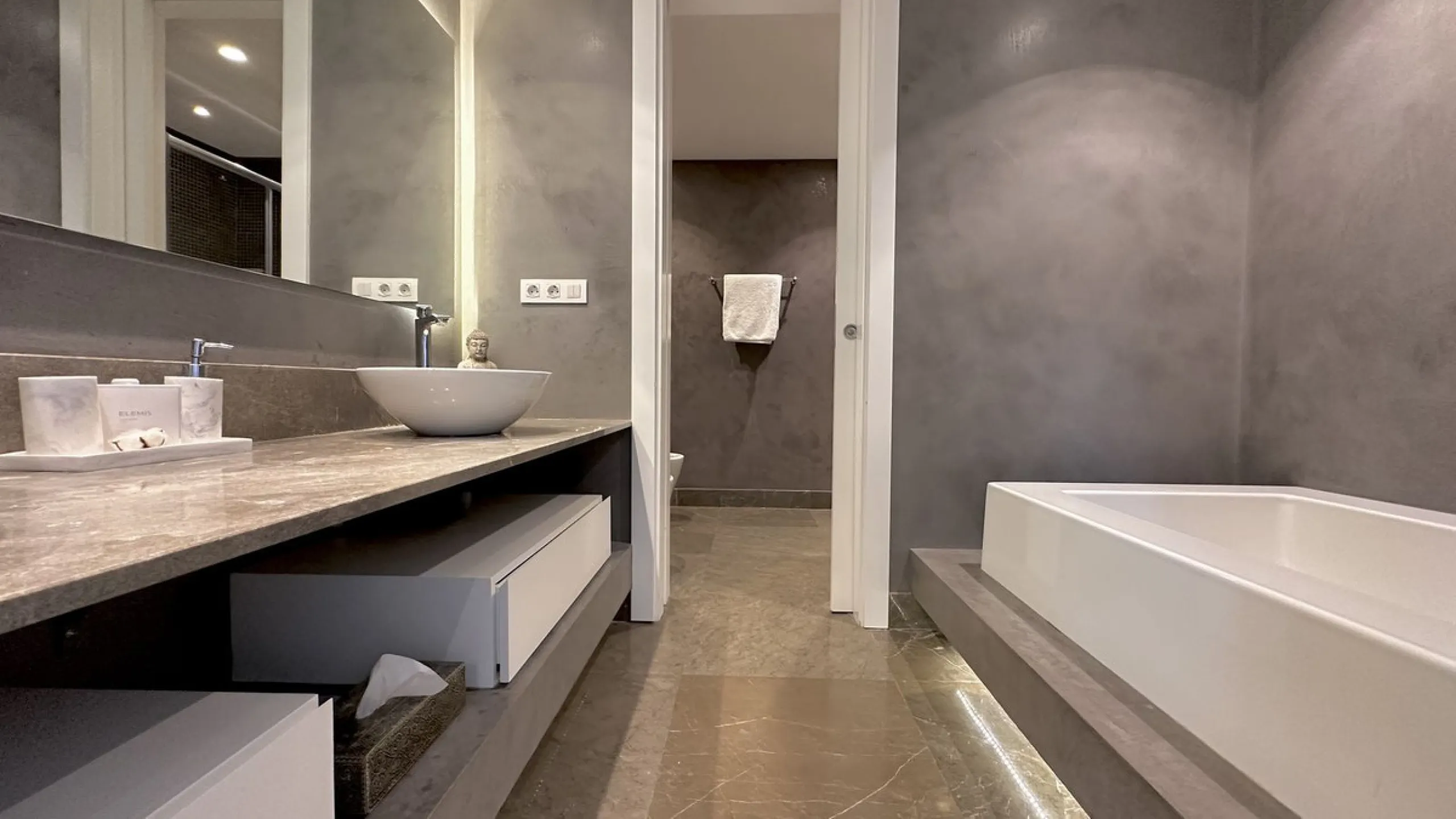 Modern Villa with high quality interior designer in Nagueles Golden Mile.
