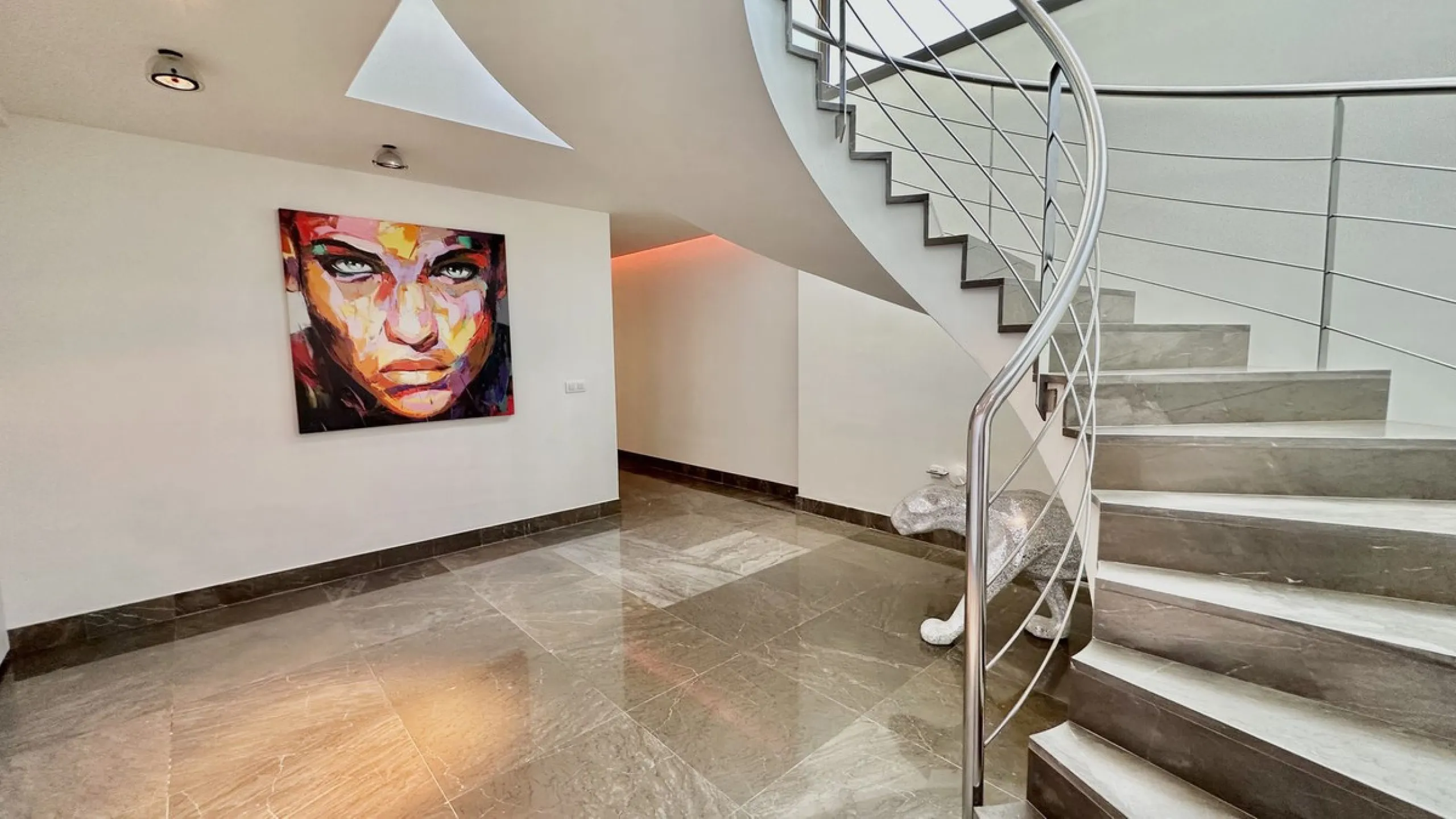 Modern Villa with high quality interior designer in Nagueles Golden Mile.