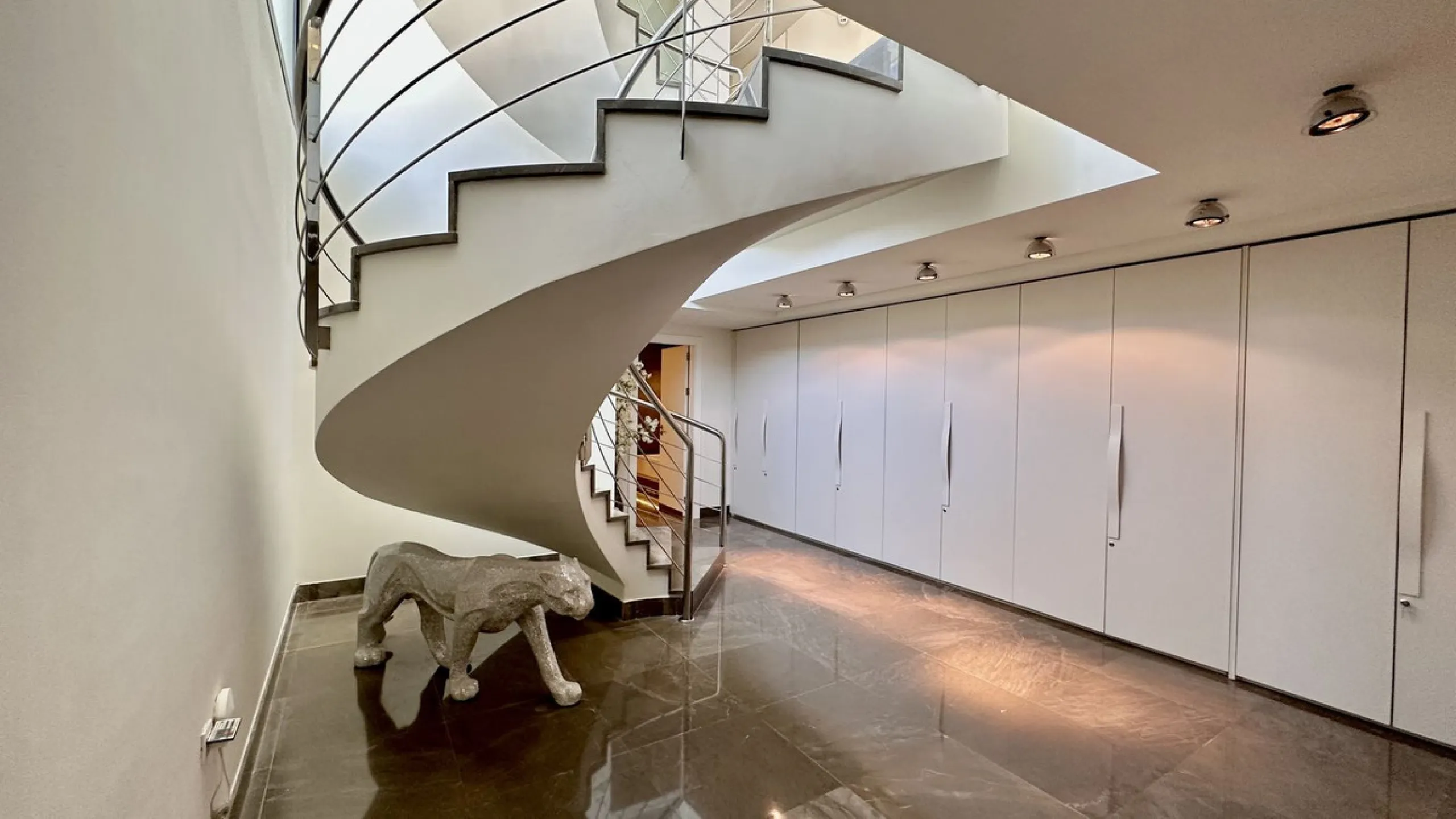 Modern Villa with high quality interior designer in Nagueles Golden Mile.