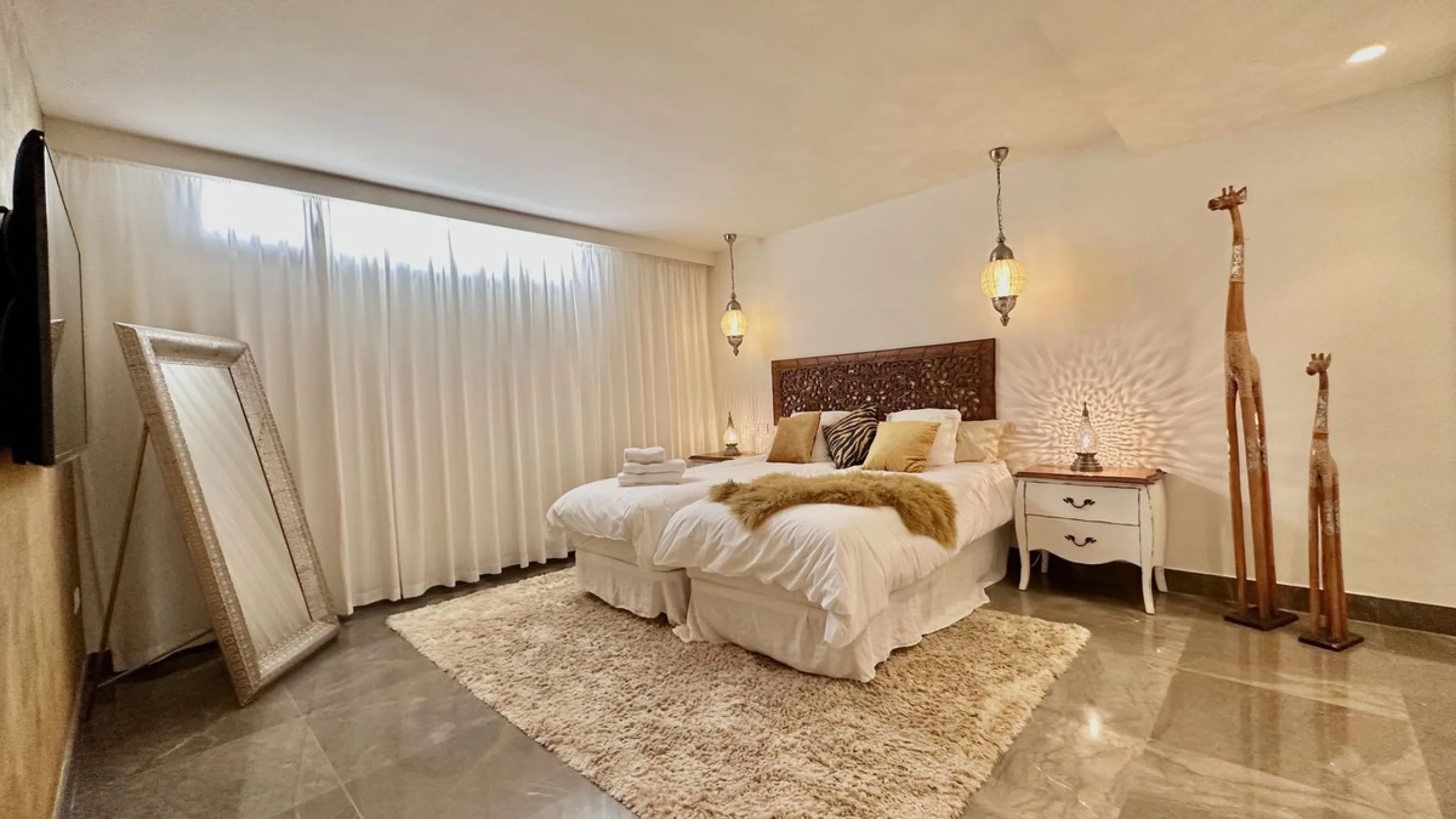 Modern Villa with high quality interior designer in Nagueles Golden Mile.