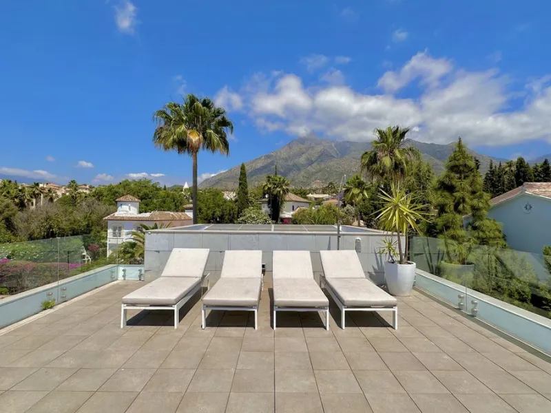 Modern Villa with high quality interior designer in Nagueles Golden Mile.