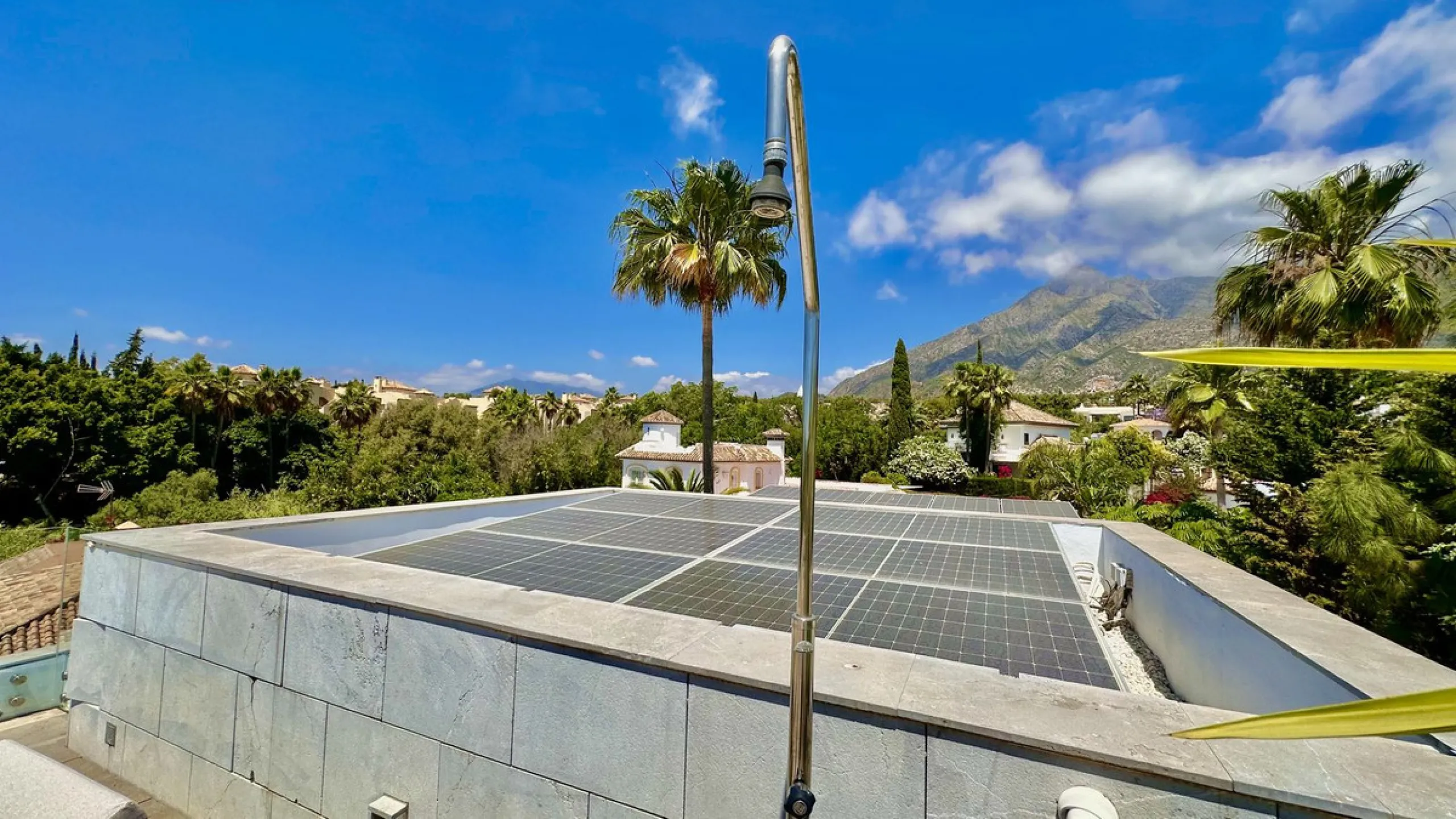 Modern Villa with high quality interior designer in Nagueles Golden Mile.