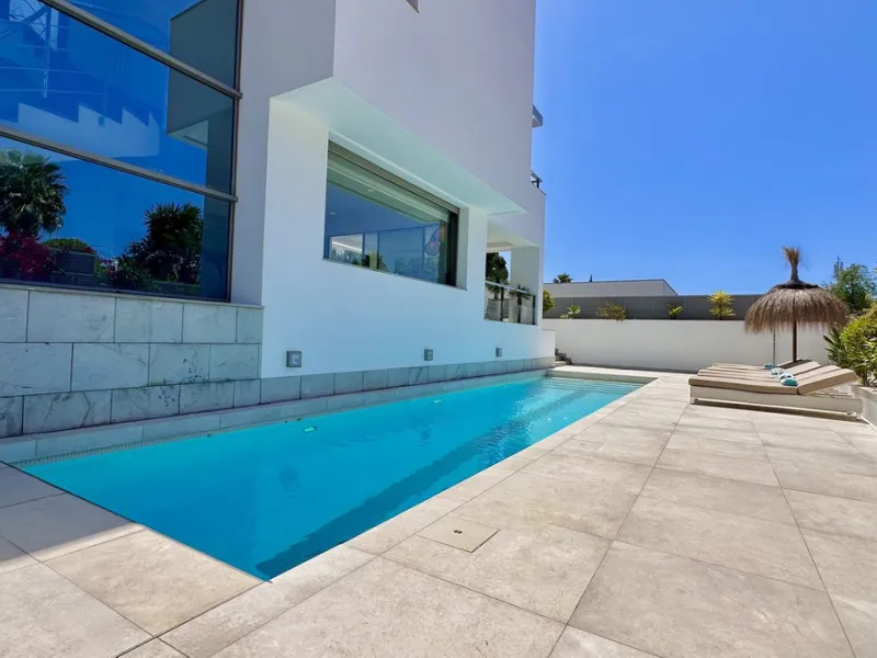 Modern Villa with high quality interior designer in Nagueles Golden Mile.